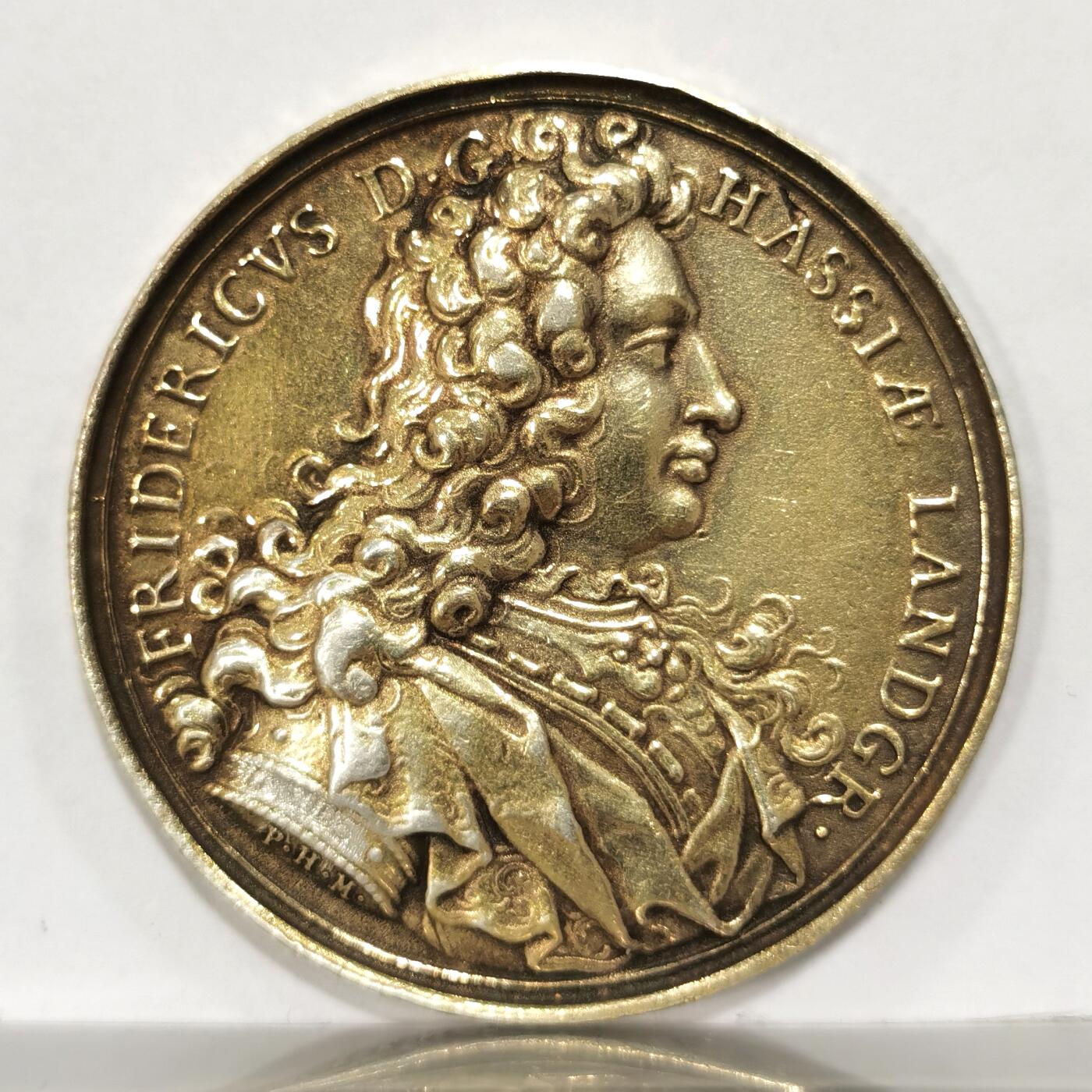 【麦稀奇世界钱币展】博洋堂“流萤染夏”六月精品专场暨第081期（全场包邮） 1704年德国古典原铸老银章，极少见，直径:36mm  重量:24g，这个年份的银章品相算完美了，全网难找，错过不在