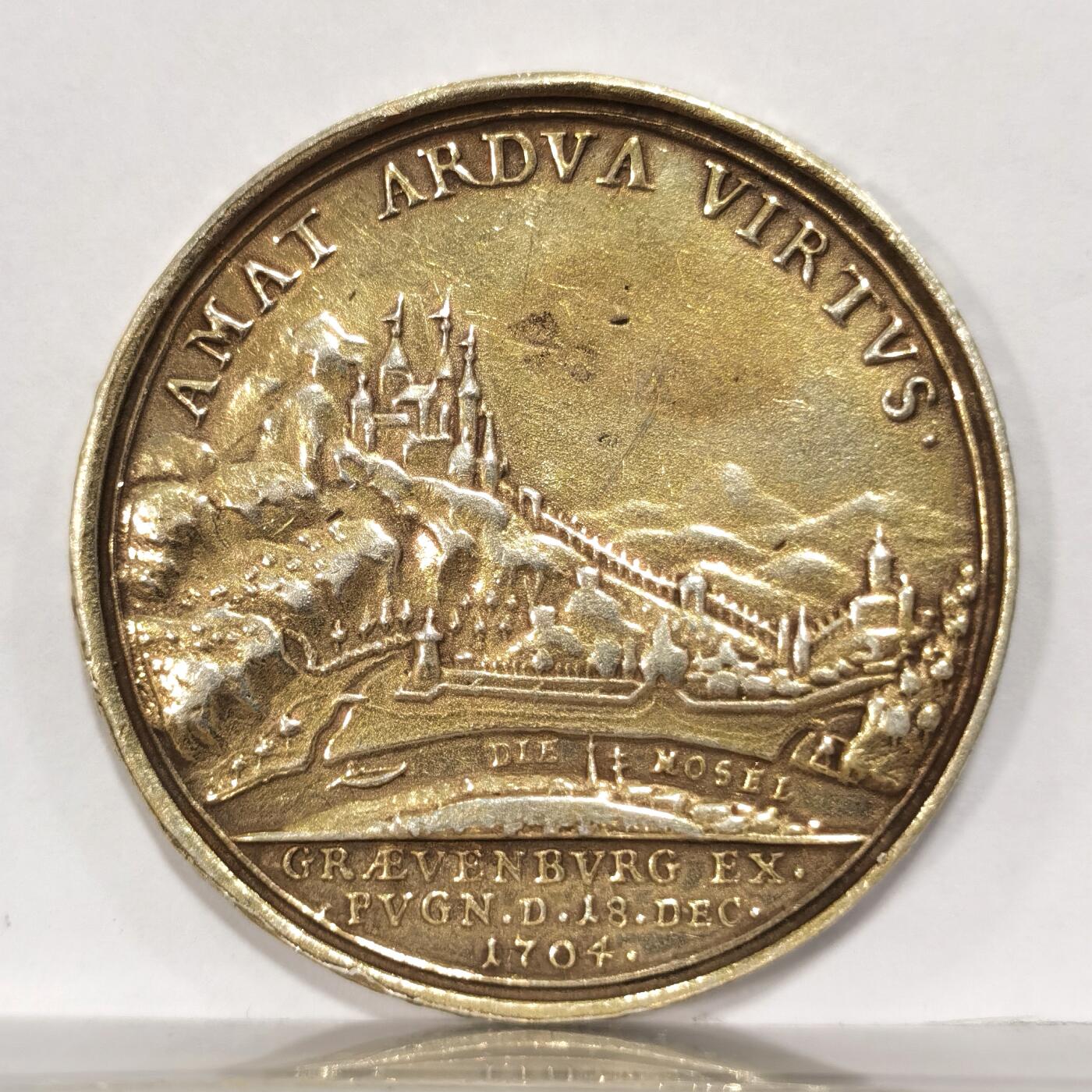 【麦稀奇世界钱币展】博洋堂“流萤染夏”六月精品专场暨第081期（全场包邮） 1704年德国古典原铸老银章，极少见，直径:36mm  重量:24g，这个年份的银章品相算完美了，全网难找，错过不在