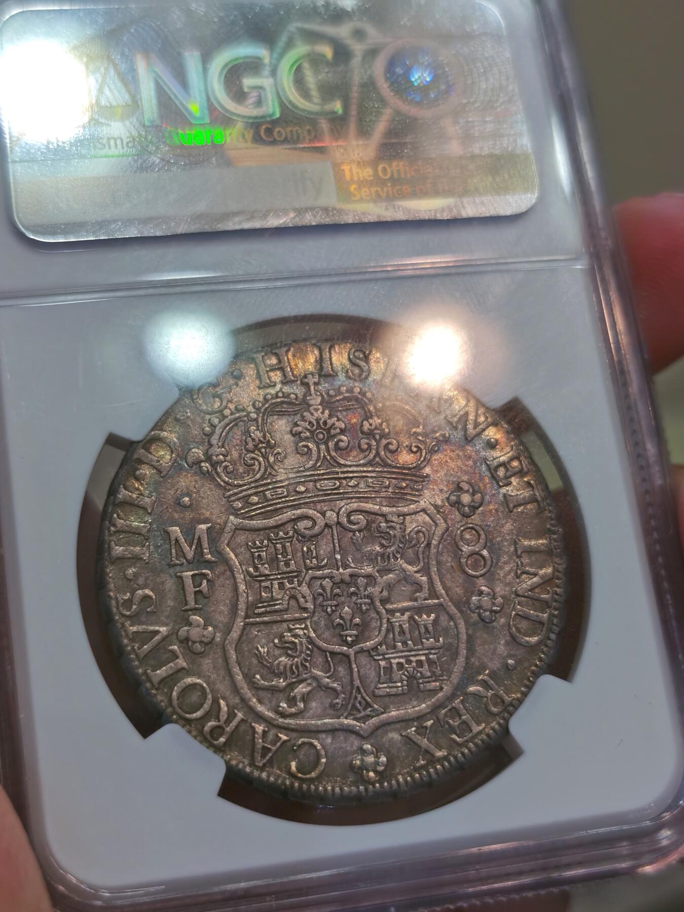 【麦稀奇世界钱币展】博洋堂“流萤染夏”六月精品专场暨第081期（全场包邮） NGC AU50 西属墨西哥1764年MO MF卡洛斯三世地球双柱，背面环五彩包浆，6有明显修模痕迹，首见