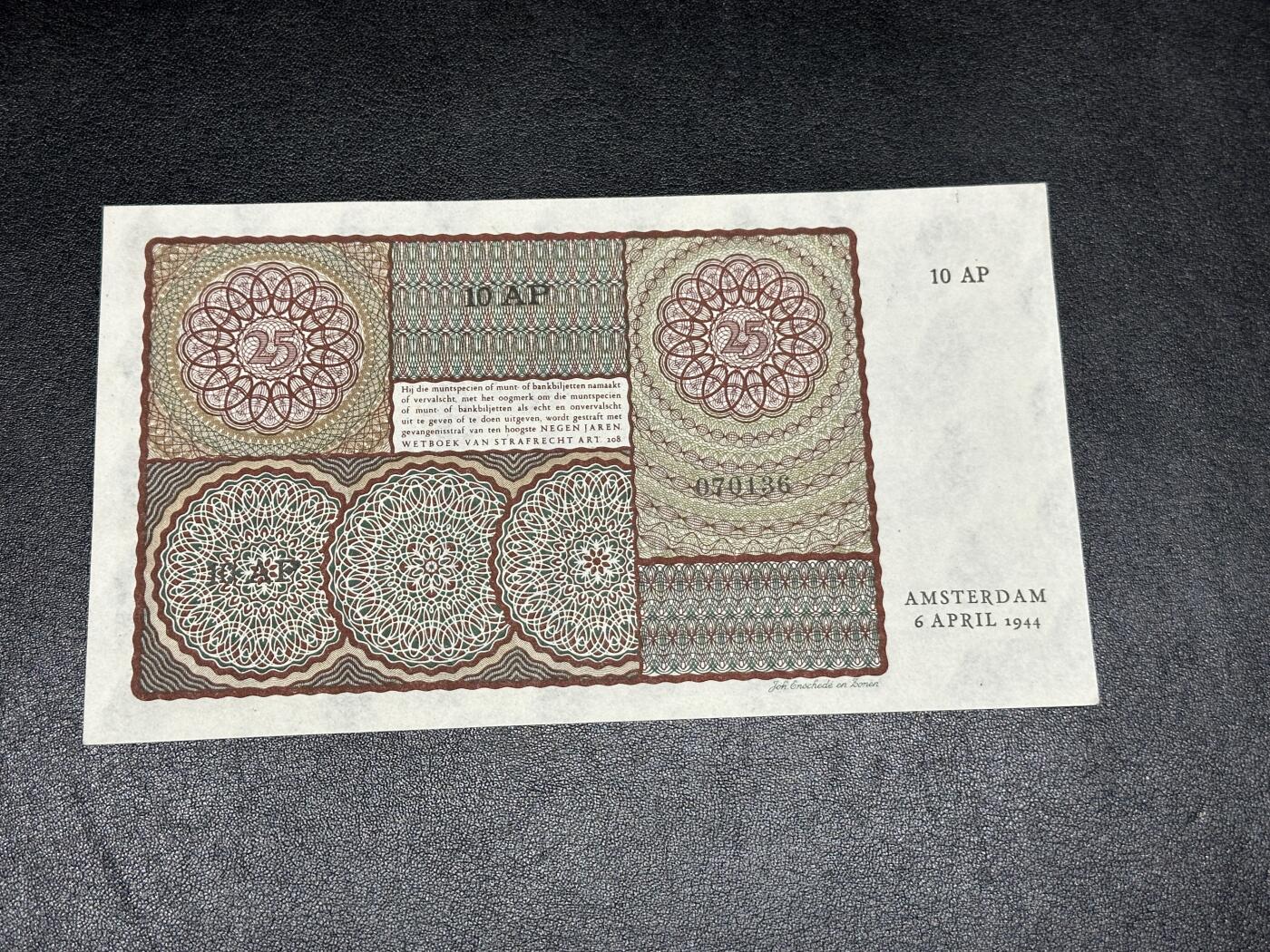 《外钞收藏家》第三百七十九期（连拍第一场） 1944年荷兰25盾 UNC- 两个角有问题