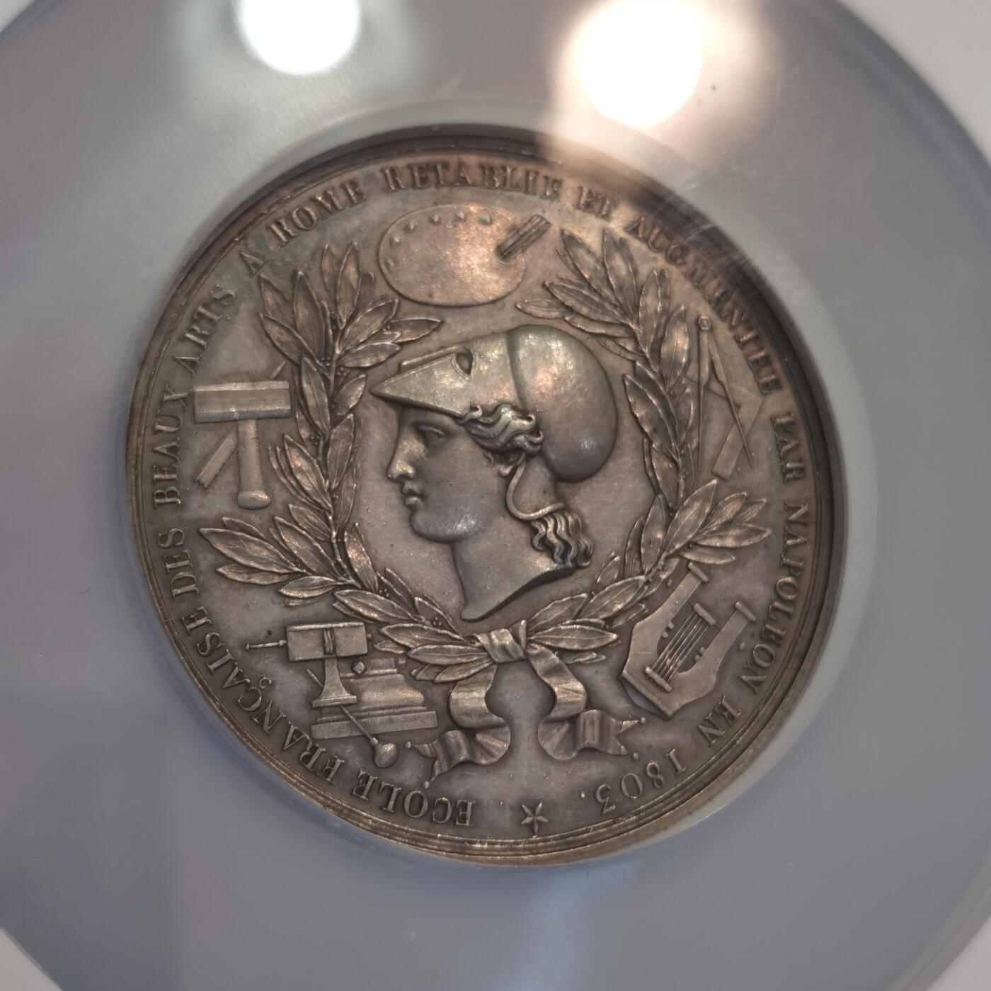 【麦稀奇世界钱币展】博洋堂“流萤染夏”六月精品专场暨第081期（全场包邮） 1812年法国拿破仑一世罗马艺术学校纪念银章 国王表情，服饰细节爆表 加厚浮雕 品相上佳 手指边铭Argent NGC MS61