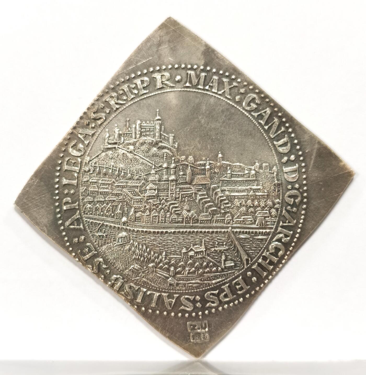 【麦稀奇世界钱币展】博洋堂“流萤染夏”六月精品专场暨第081期（全场包邮） 奥地利萨尔茨堡1668-87年菱形2泰勒Klippe（1980年后铸）近50克大银