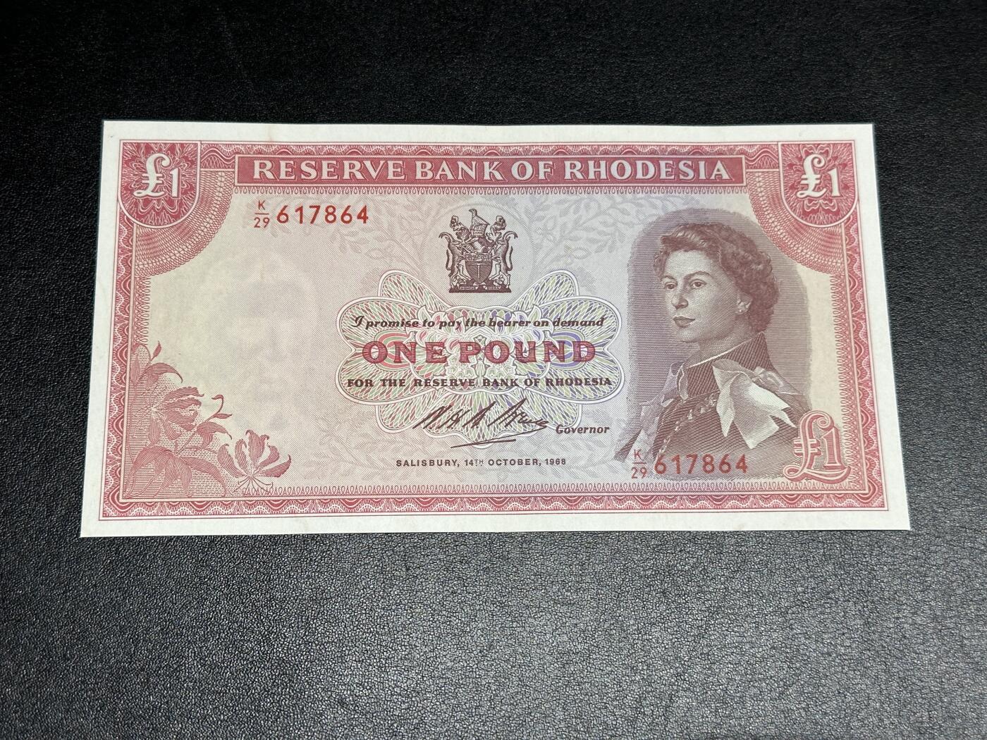 《外钞收藏家》第三百七十九期（连拍第一场） 1968年罗得西亚1镑 AU品相 精美小女王钞