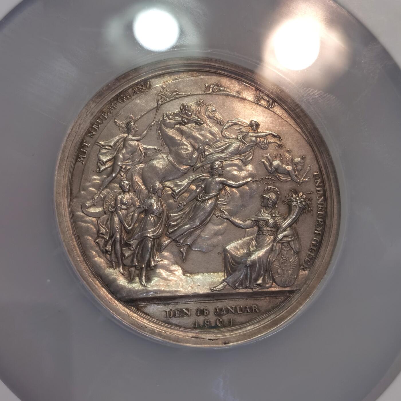 【麦稀奇世界钱币展】博洋堂“流萤染夏”六月精品专场暨第081期（全场包邮） 1801年德国普鲁士建国100周年纪念银章 Loos作品 直径56mm 品相上佳 低评状态 NGC MS61