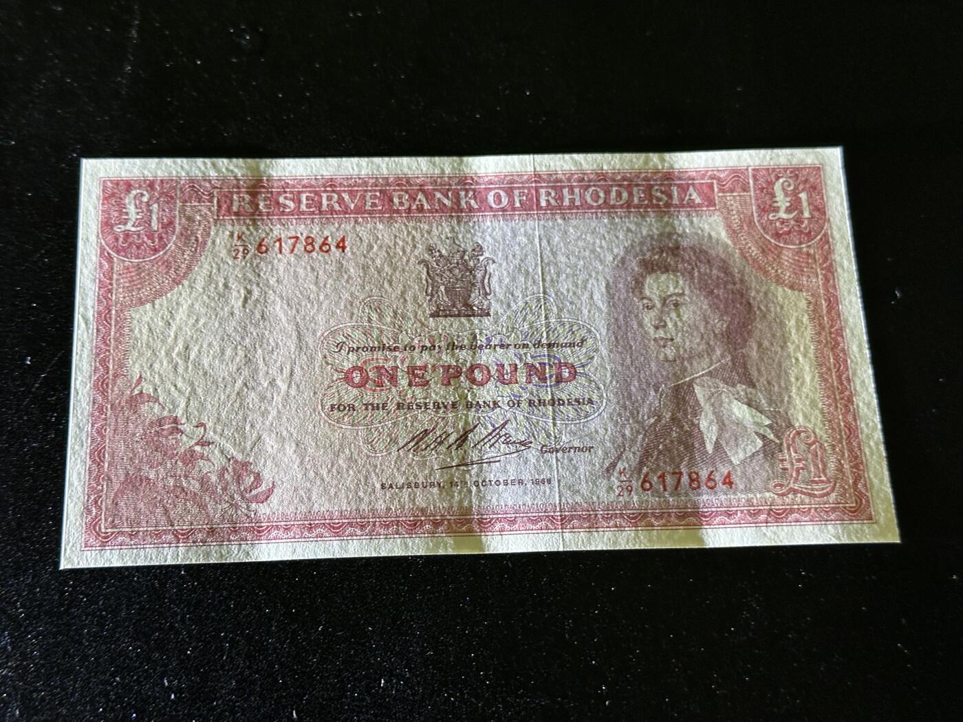 《外钞收藏家》第三百七十九期（连拍第一场） 1968年罗得西亚1镑 AU品相 精美小女王钞