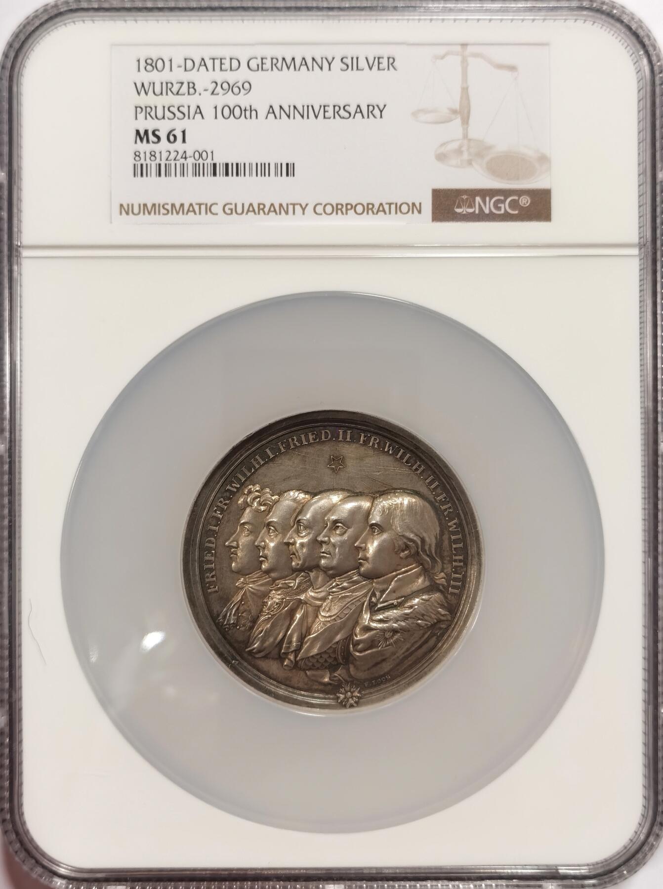 【麦稀奇世界钱币展】博洋堂“流萤染夏”六月精品专场暨第081期（全场包邮） 1801年德国普鲁士建国100周年纪念银章 Loos作品 直径56mm 品相上佳 低评状态 NGC MS61