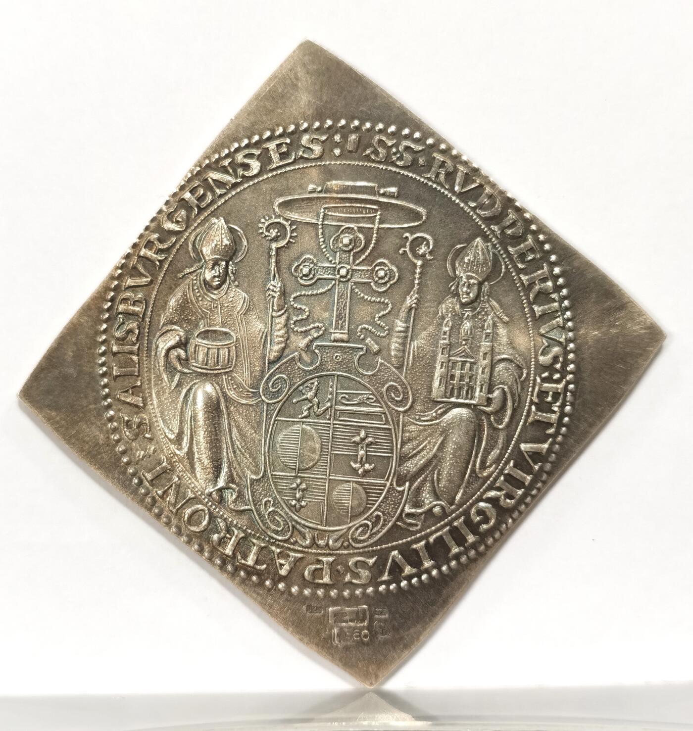 【麦稀奇世界钱币展】博洋堂“流萤染夏”六月精品专场暨第081期（全场包邮） 奥地利萨尔茨堡1668-87年菱形2泰勒Klippe（1980年后铸）近50克大银