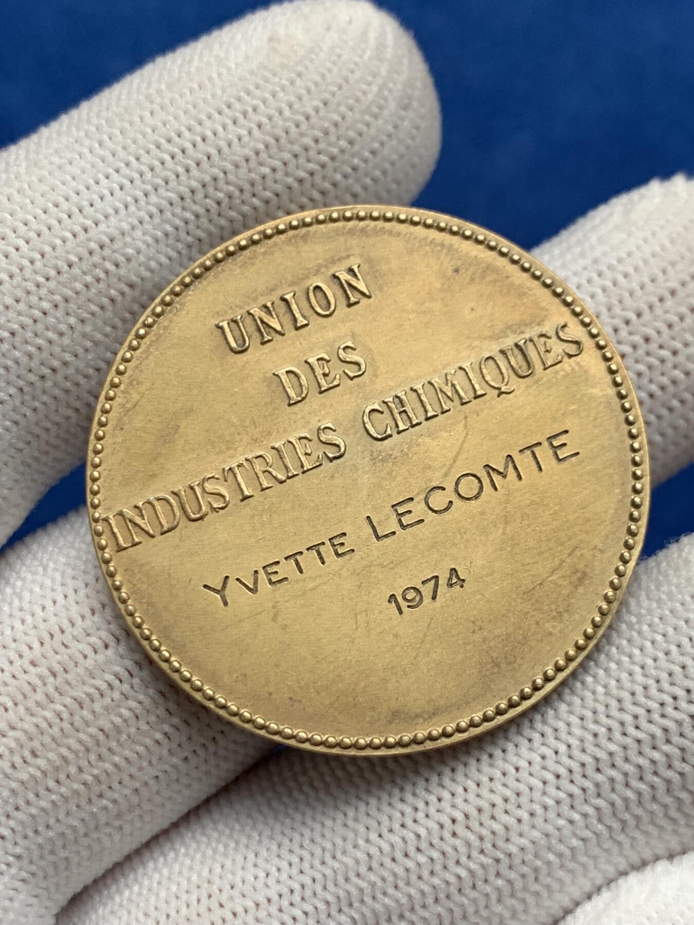 《竞宝斋》第281场- 周日，周一 ，周二3场连拍 （全场包邮） 法国化学工业联盟镀金银代币，化学家拉瓦锡雕像，23.82g，37.3mm，菱形+ARGENT边铭