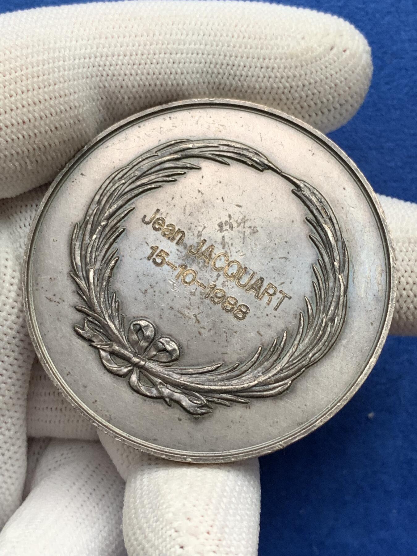 《竞宝斋》第281场- 周日，周一 ，周二3场连拍 （全场包邮） 法国特朗布莱莱戈内斯镇银章，76.70g，49.8mm，丰饶角1带星银标边铭，这种带星含银92.5%