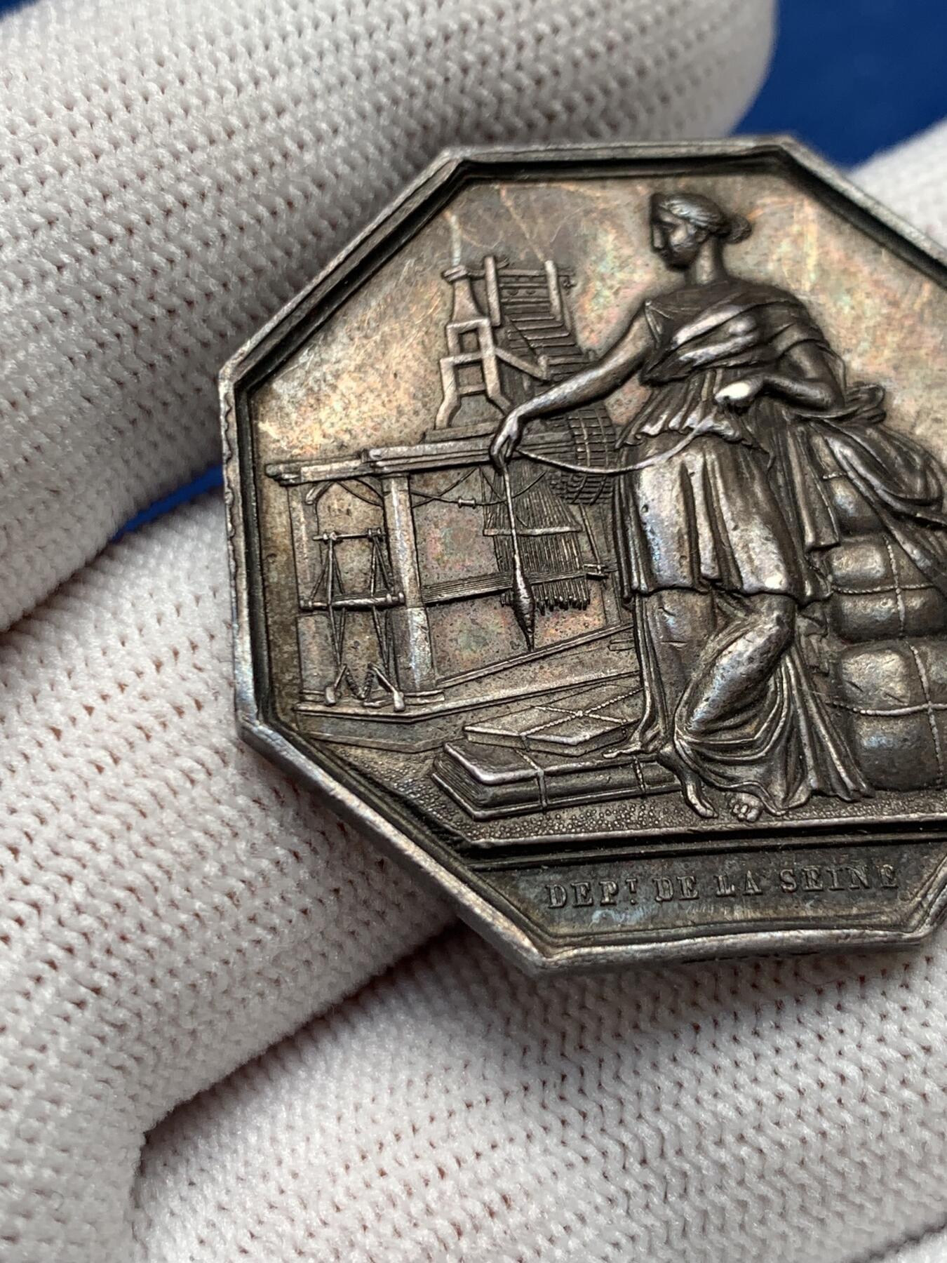 《竞宝斋》第281场- 周日，周一 ，周二3场连拍 （全场包邮） 法国八角银质代币，塞纳河工会，19.05g，35.8mm，手指边铭