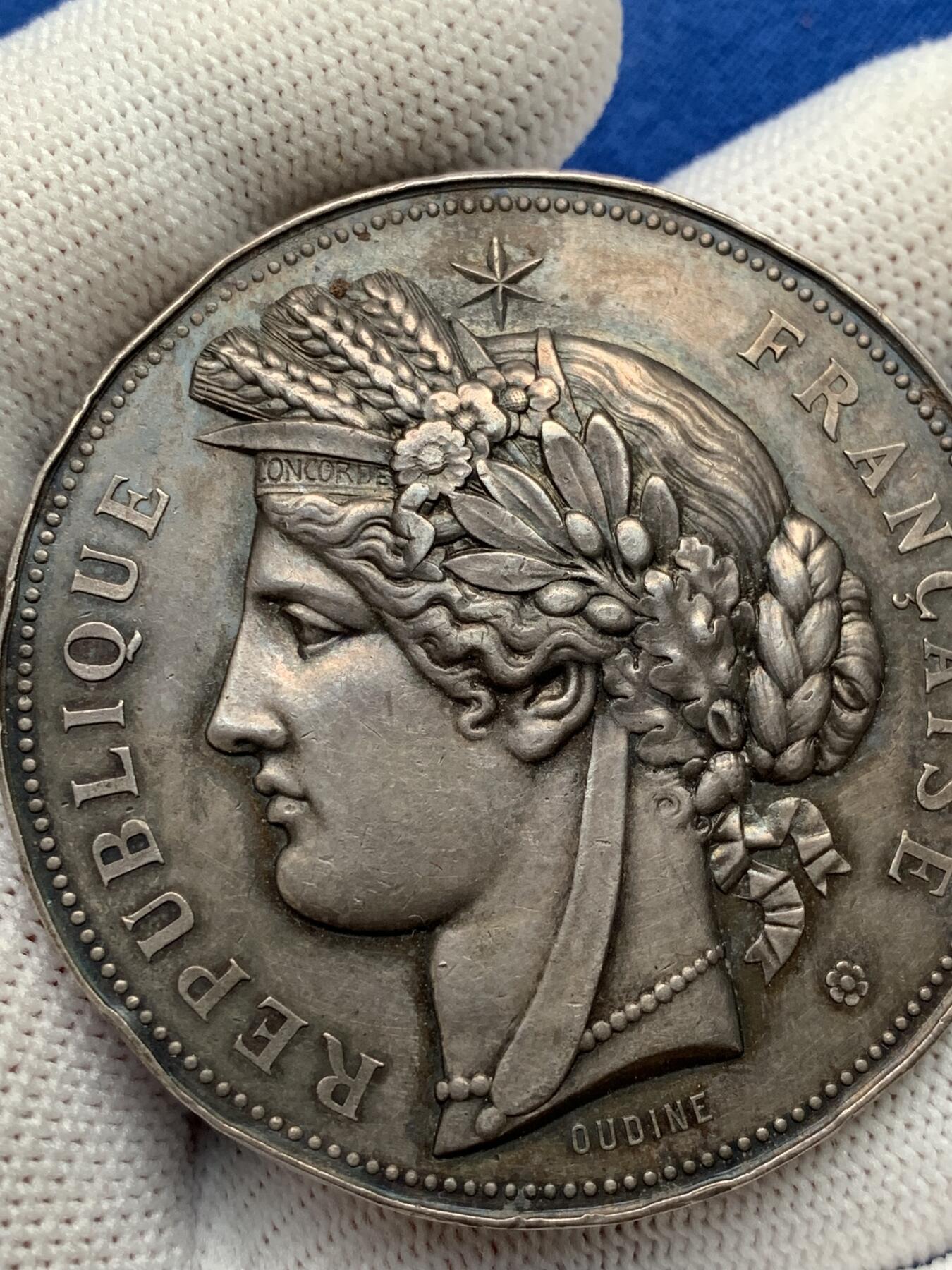 《竞宝斋》第281场- 周日，周一 ，周二3场连拍 （全场包邮） 法国陆军部长颁发的射击奖银章，66.67g，50.8mm，丰饶角边铭，磕碰