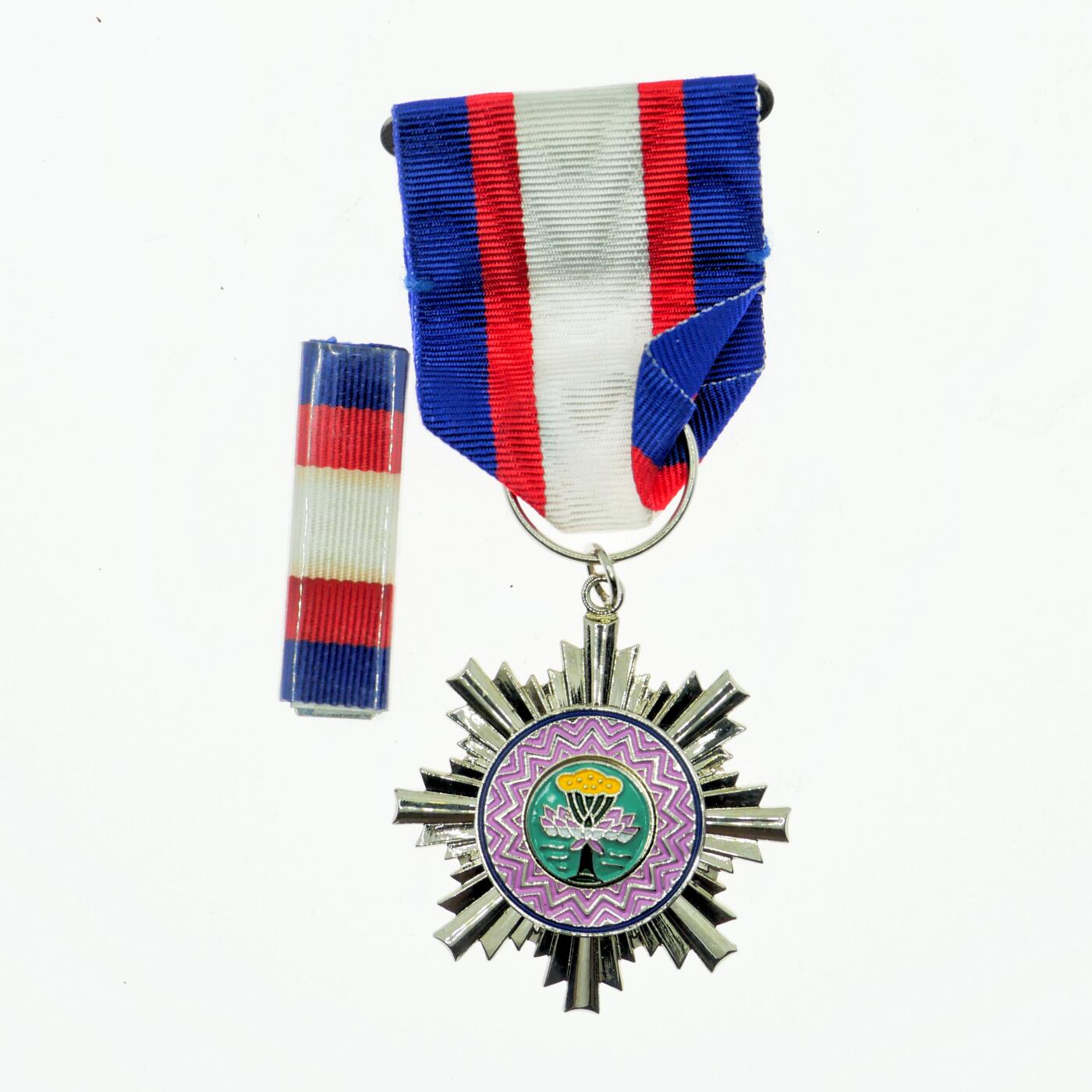 【麦稀奇世界钱币展】勋交所6月15日展会拍卖 宪兵服务10周年奖章，退台后版本