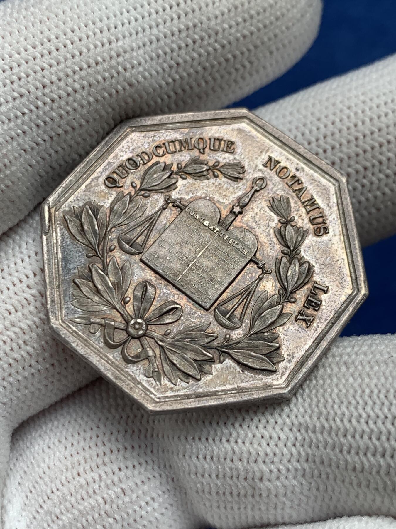 《竞宝斋》第281场- 周日，周一 ，周二3场连拍 （全场包邮） 法国阿布维尔市公证人八角银jeton，公证人古老格言：我们书写的是法律，32.6mm，14.65克，船锚+ARGENT边铭（1841-1842年）