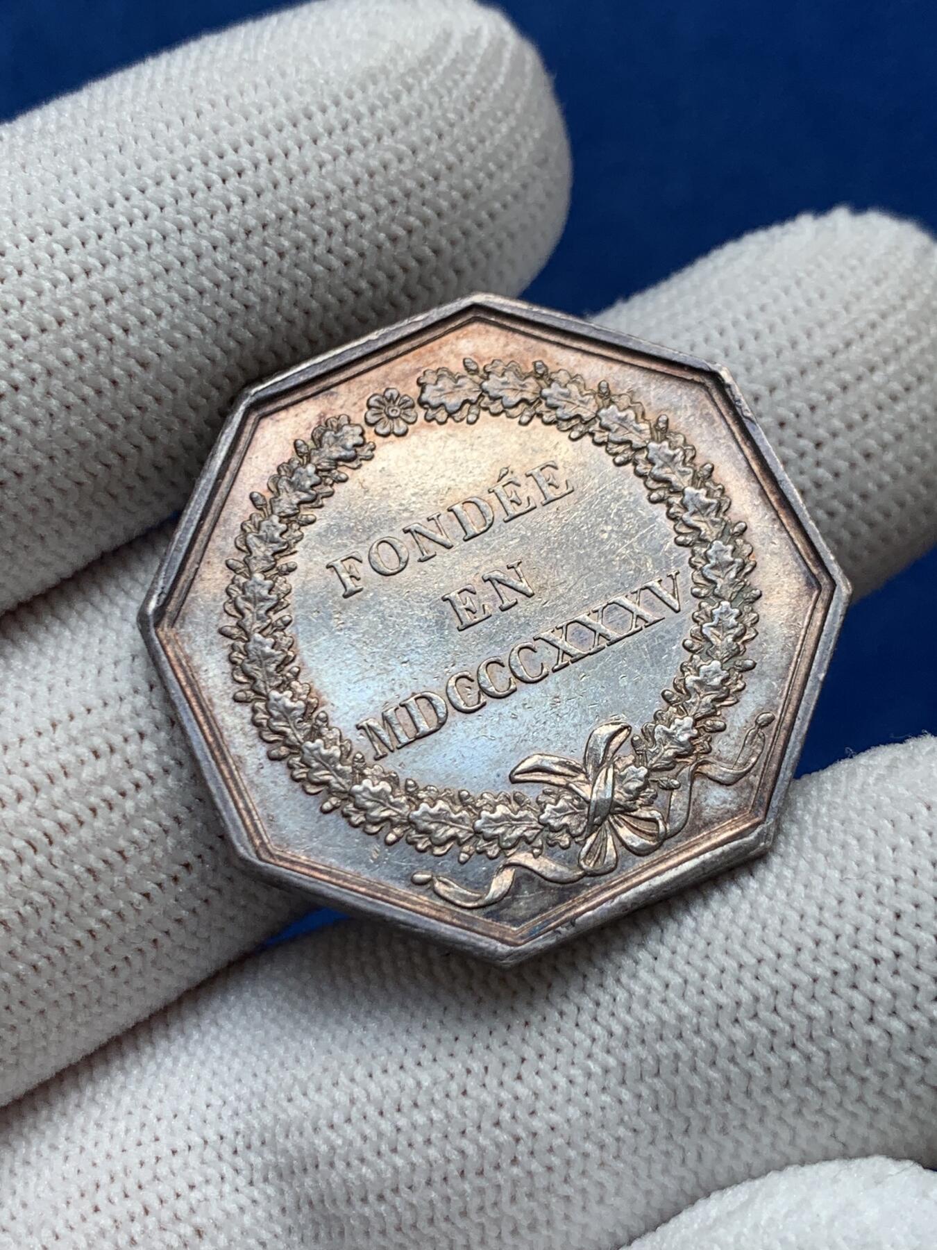 《竞宝斋》第281场- 周日，周一 ，周二3场连拍 （全场包邮） 法国里昂银行八角银jeton，31mm，12.8克，早期神灯边铭