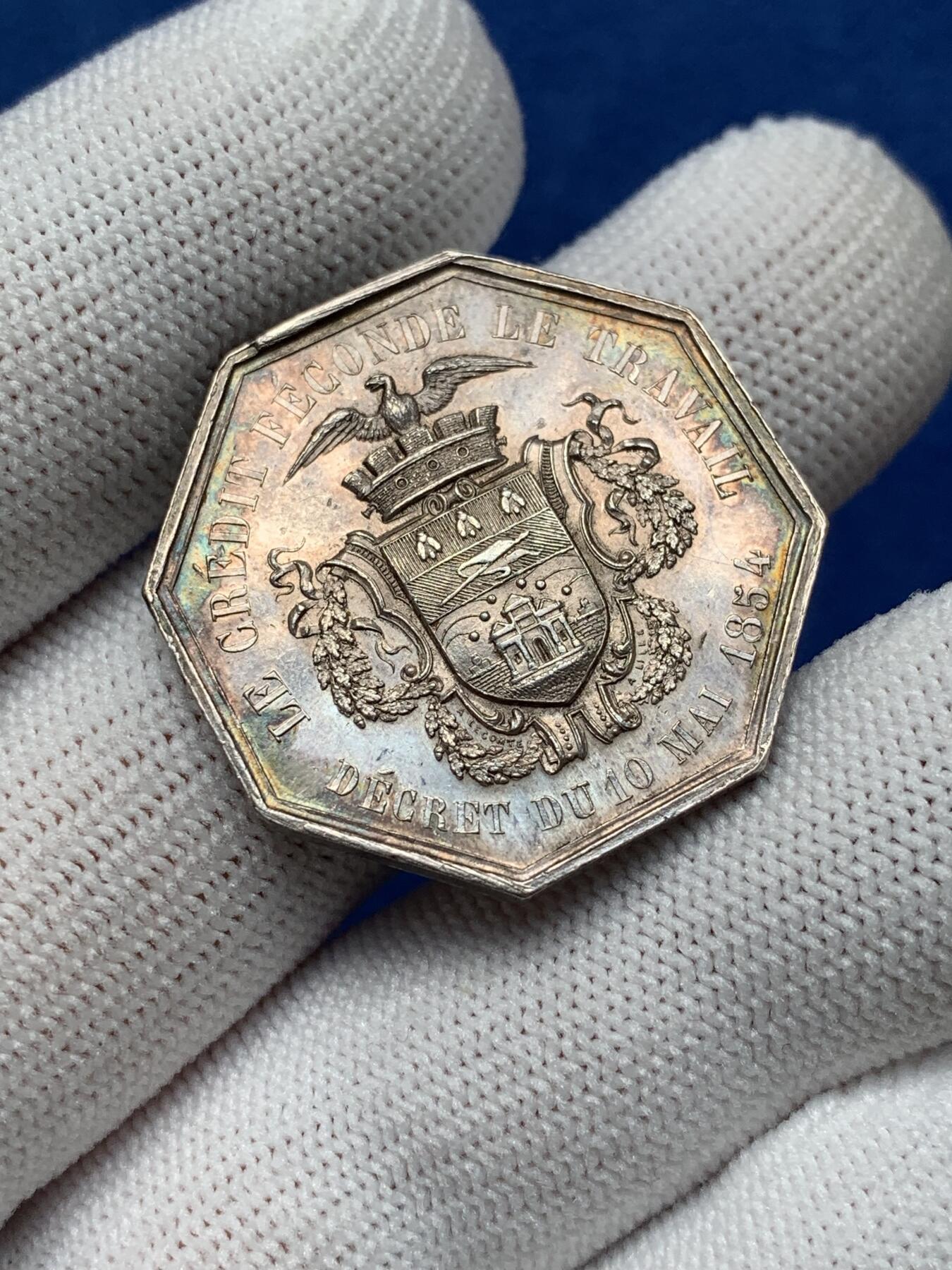 《竞宝斋》第281场- 周日，周一 ，周二3场连拍 （全场包邮） 法国八角银质代币，里尔贴现银行，14.32g，29.6mm，手指边铭