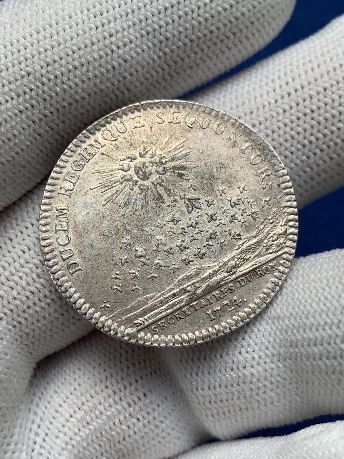 《竞宝斋》第281场- 周日，周一 ，周二3场连拍 （全场包邮） 法国银质代币，1724年路易十五国王的秘书，8.13g，30.6mm