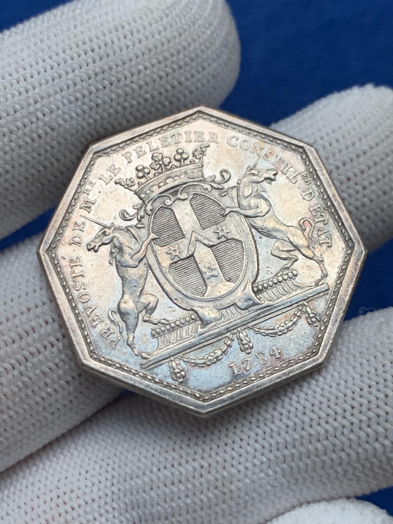 《竞宝斋》第281场- 周日，周一 ，周二3场连拍 （全场包邮） 法国JETON银质八角，巴黎市政厅，直径33.7毫米，重14.82克，边铭：早期光边