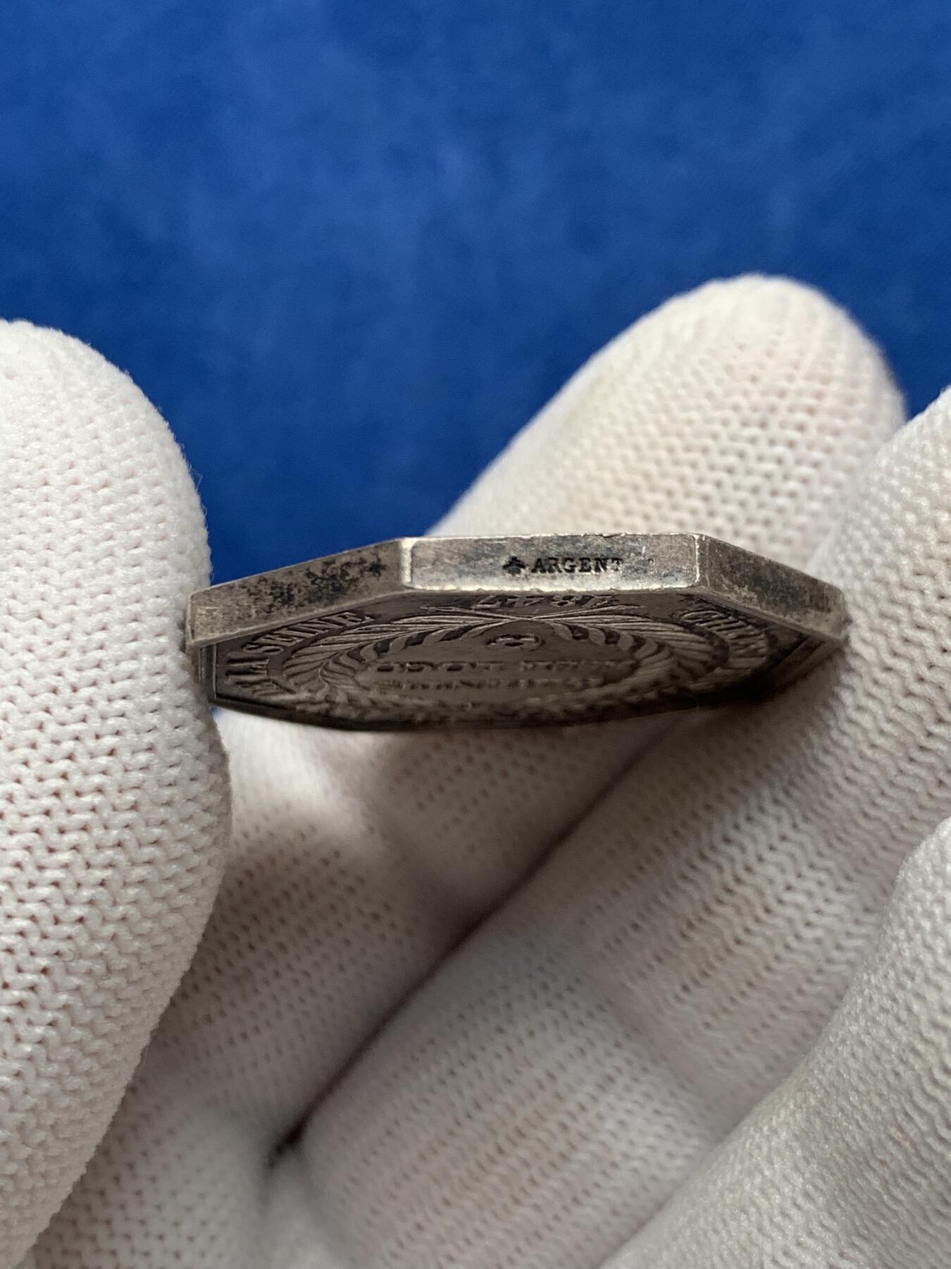 《竞宝斋》第281场- 周日，周一 ，周二3场连拍 （全场包邮） 法国塞纳河部门机构负责人八角银jeton，正面人物查理大帝，31mm，15.7克，蜜蜂+ARGENT边铭