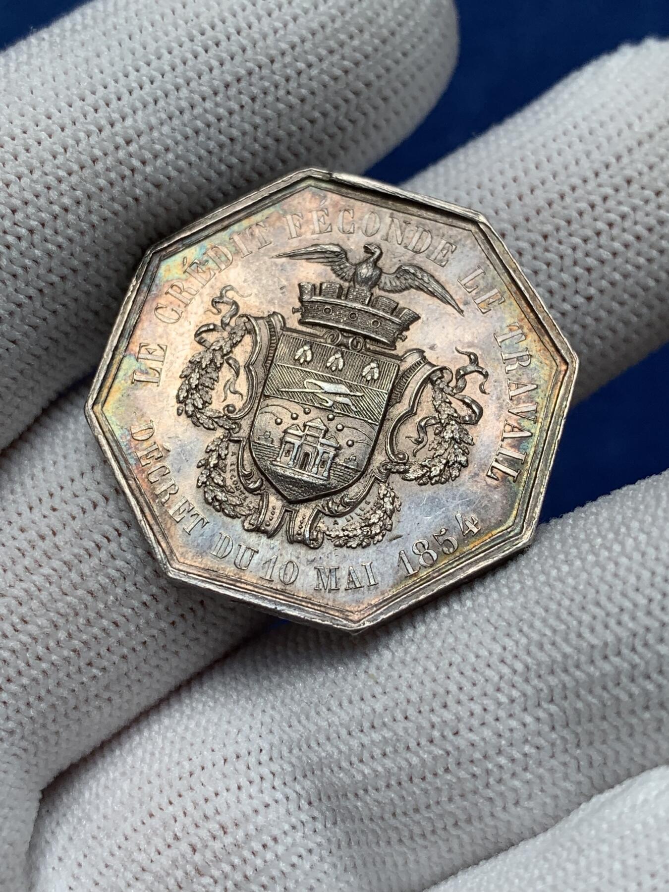 《竞宝斋》第281场- 周日，周一 ，周二3场连拍 （全场包邮） 法国八角银质代币，里尔贴现银行，14.32g，29.6mm，手指边铭