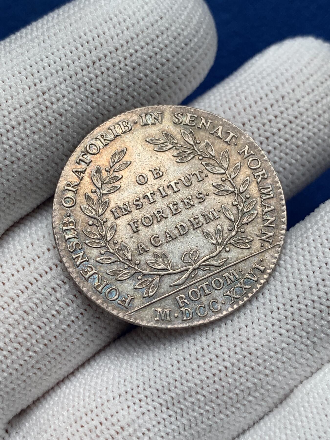 《竞宝斋》第281场- 周日，周一 ，周二3场连拍 （全场包邮） 法国银质代币，1726年路易十五头像诺曼底学院，8.32g，29.6mm