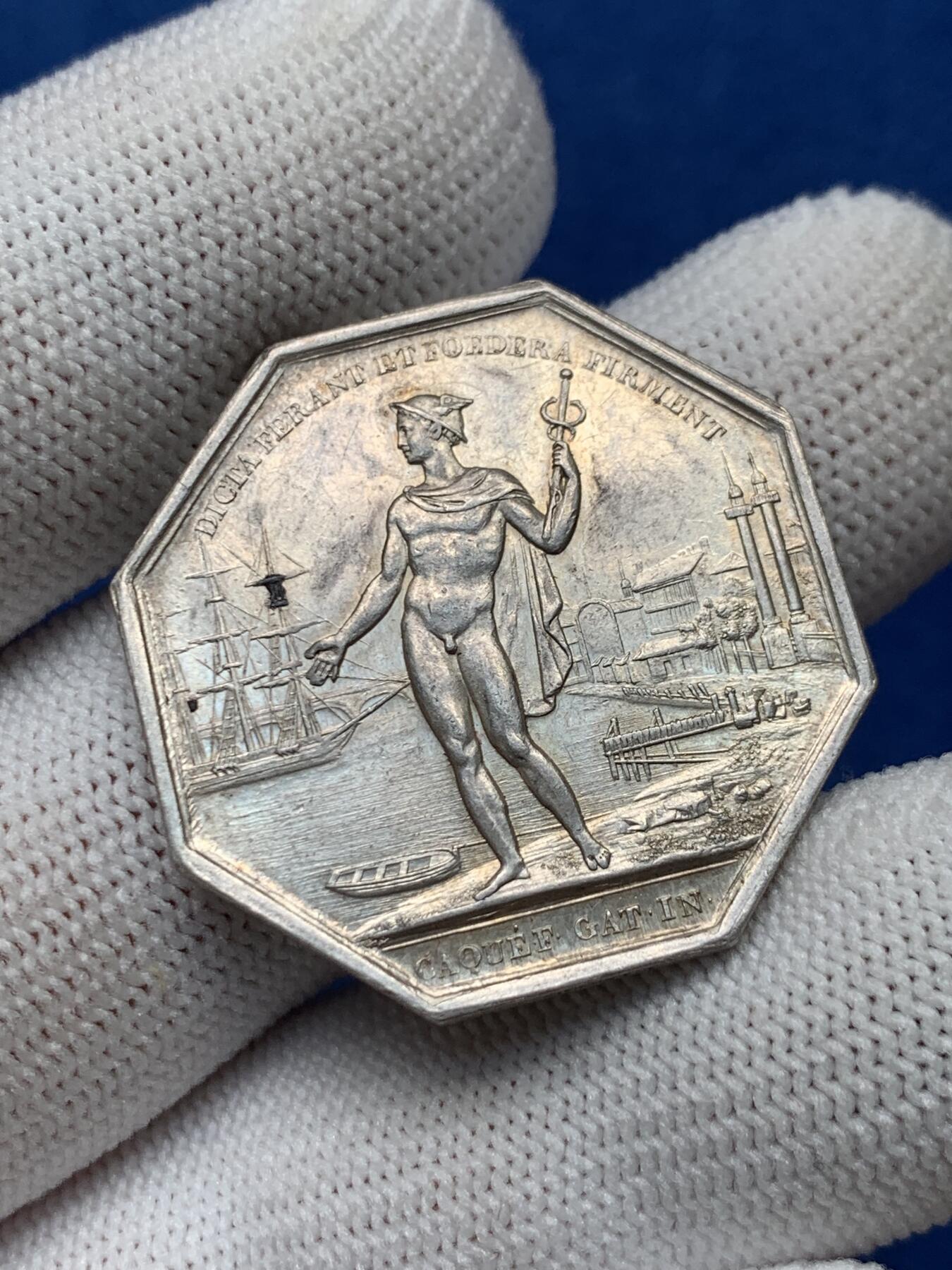 《竞宝斋》第281场- 周日，周一 ，周二3场连拍 （全场包邮） 法国八角银质代币，波尔多商会，港口前的墨丘利，12.31g，30.5mm，蜜蜂边铭