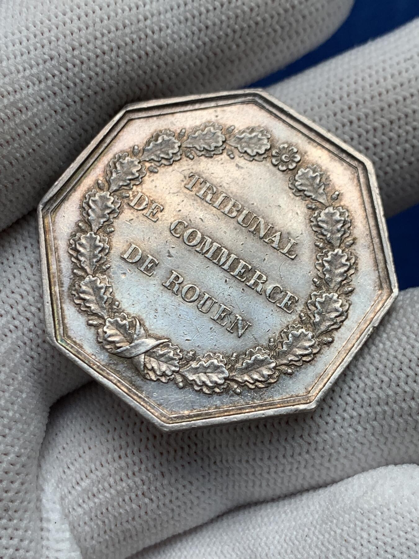 《竞宝斋》第281场- 周日，周一 ，周二3场连拍 （全场包邮） 法国JETON银质八角，鲁昂商事法庭，直径36.2毫米，重19.08克，边铭：1832-1841年神灯