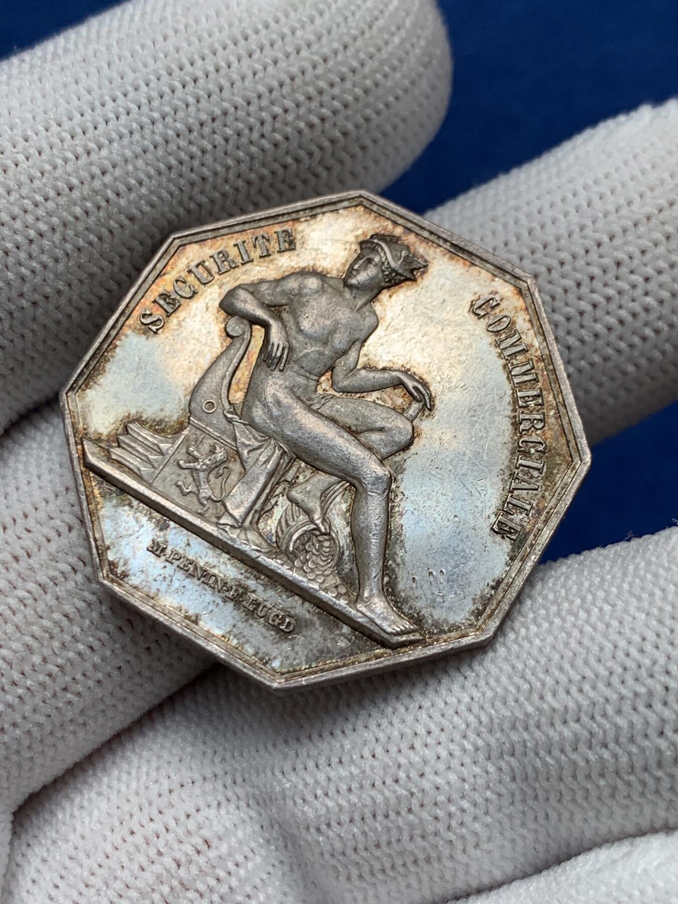 《竞宝斋》第281场- 周日，周一 ，周二3场连拍 （全场包邮） 法国八角银质代币，里昂商业银行，商业之神墨丘利，边道犀利，14.71g，31.5mm，手指边铭