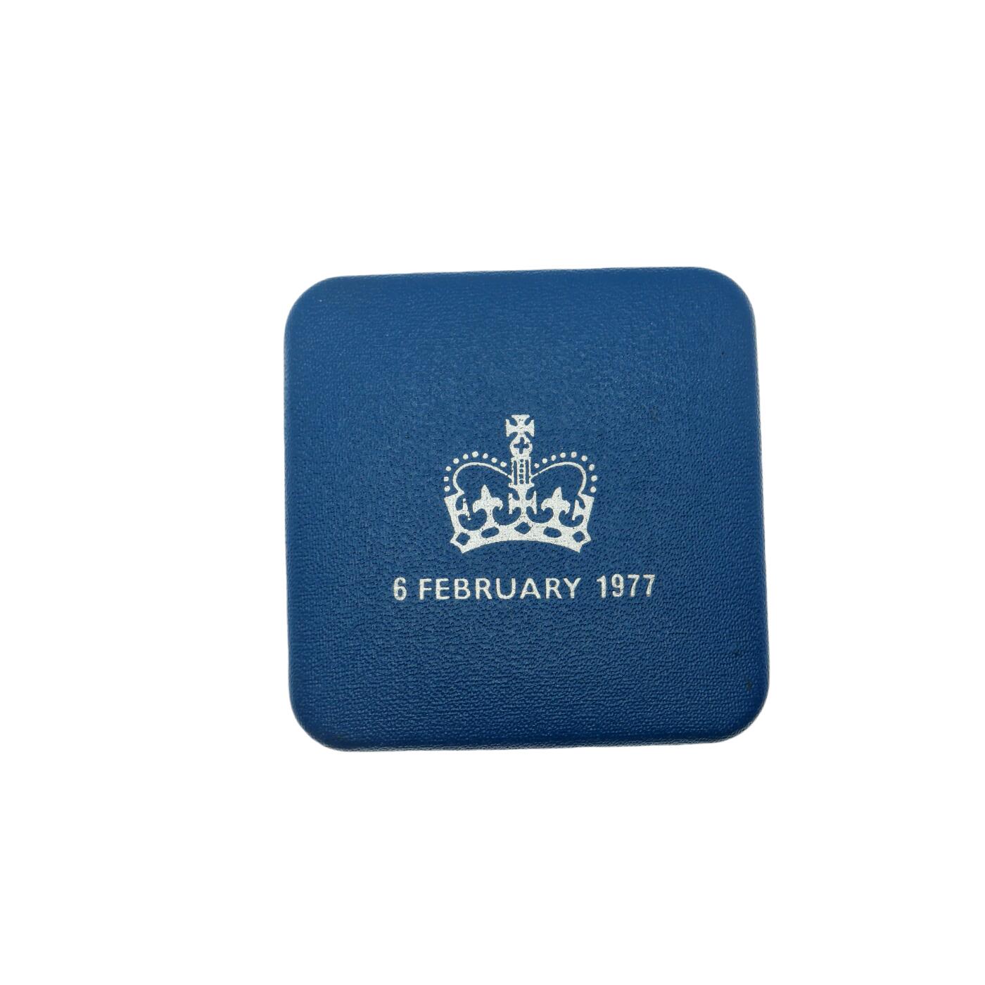 【麦稀奇世界钱币展】勋交所6月15日展会拍卖 英国伊丽莎白二世登基25周年银币章