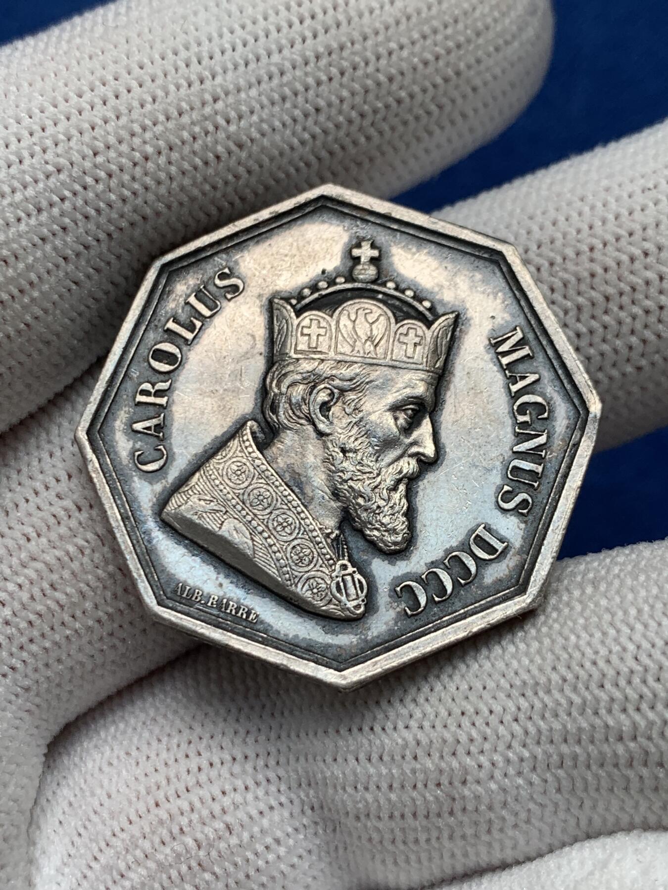 《竞宝斋》第281场- 周日，周一 ，周二3场连拍 （全场包邮） 法国塞纳河部门机构负责人八角银jeton，正面人物查理大帝，31mm，15.7克，蜜蜂+ARGENT边铭