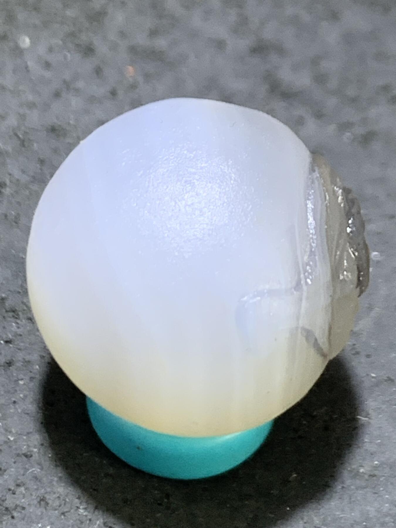 精美高玉化亚光海洋玉髓手工俏色巧雕树叶，玉蝉随形圆珠一个