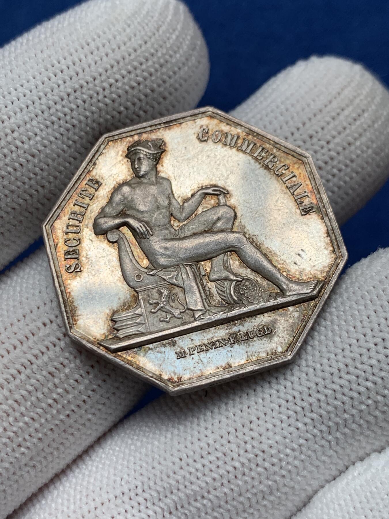 《竞宝斋》第281场- 周日，周一 ，周二3场连拍 （全场包邮） 法国八角银质代币，里昂商业银行，商业之神墨丘利，边道犀利，14.71g，31.5mm，手指边铭