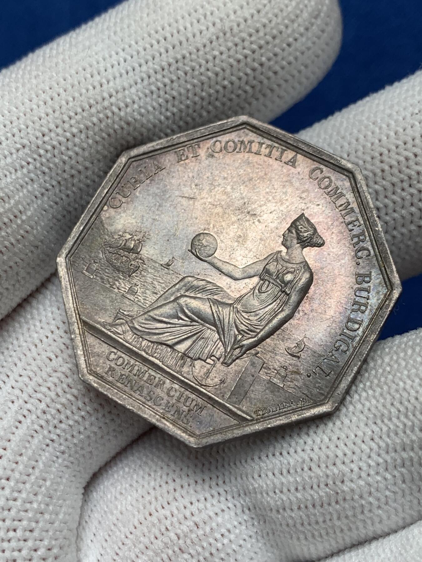 《竞宝斋》第281场- 周日，周一 ，周二3场连拍 （全场包邮） 法国加利卡州库里亚荷商业委员会八角银jeton，33.2mm，15.5克，早期无边铭