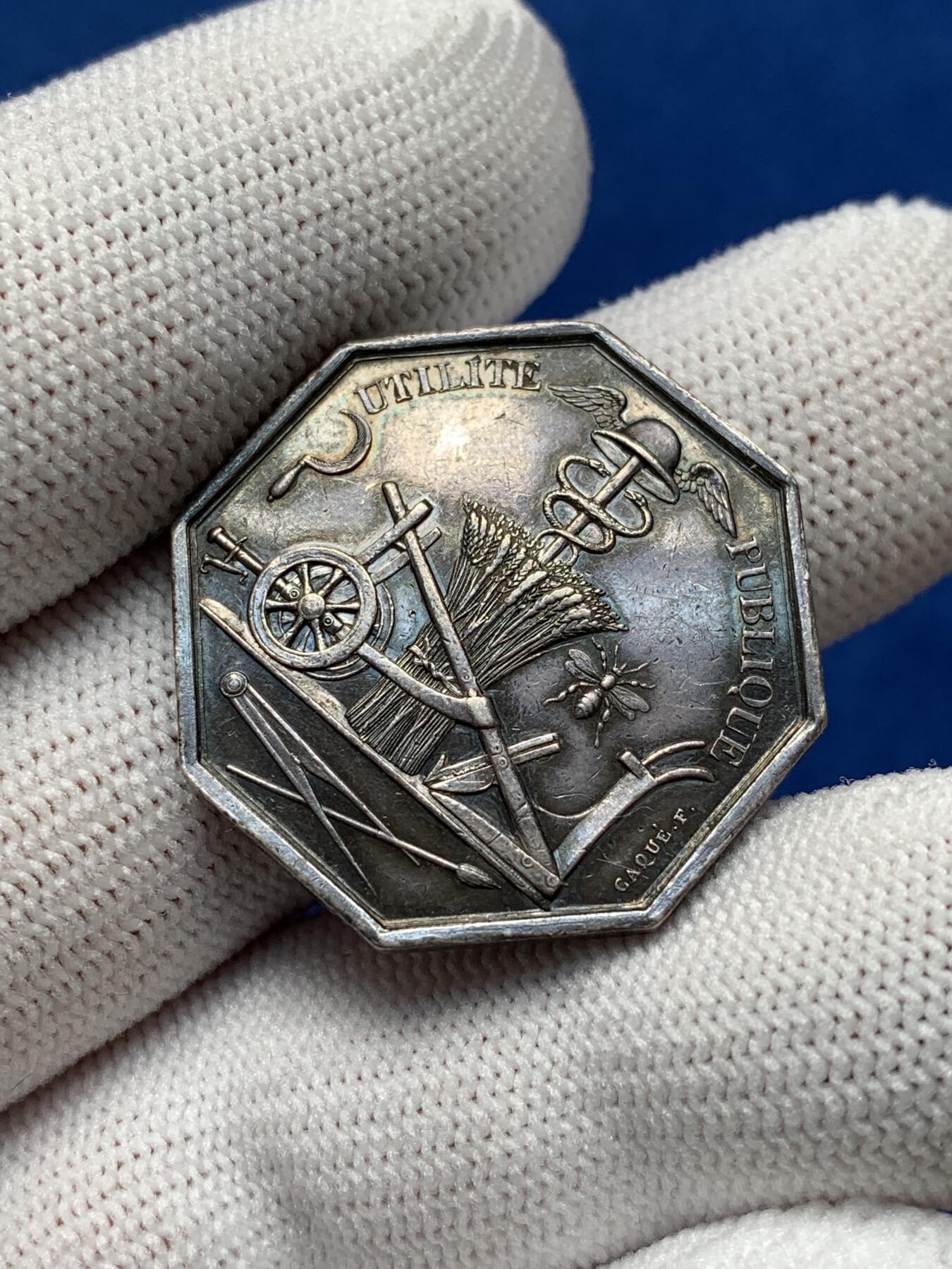 《竞宝斋》第281场- 周日，周一 ，周二3场连拍 （全场包邮） 法国马恩农业、商业、科学与艺术学会等公共事业八角银jeton，28mm，10.12克，蜜蜂+ARGENT边铭