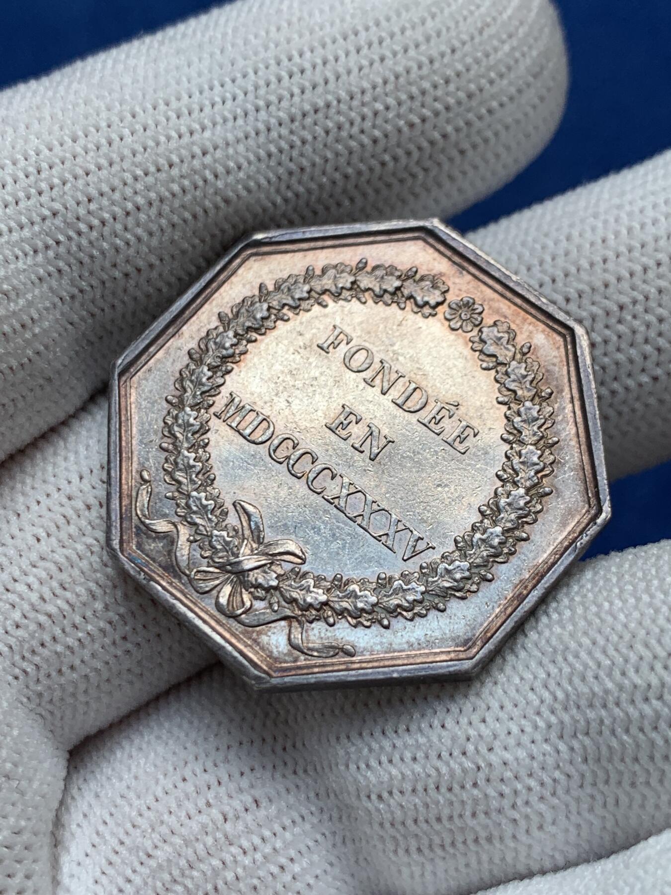 《竞宝斋》第281场- 周日，周一 ，周二3场连拍 （全场包邮） 法国里昂银行八角银jeton，31mm，12.8克，早期神灯边铭