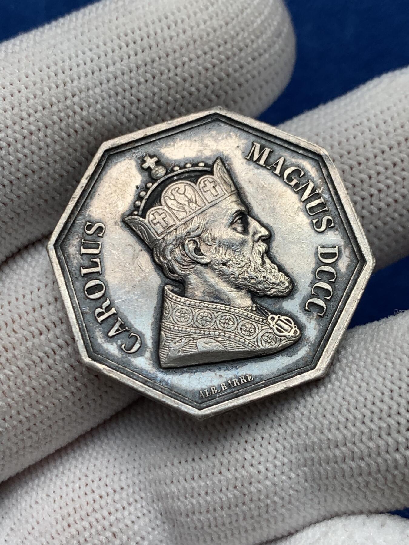 《竞宝斋》第281场- 周日，周一 ，周二3场连拍 （全场包邮） 法国塞纳河部门机构负责人八角银jeton，正面人物查理大帝，31mm，15.7克，蜜蜂+ARGENT边铭