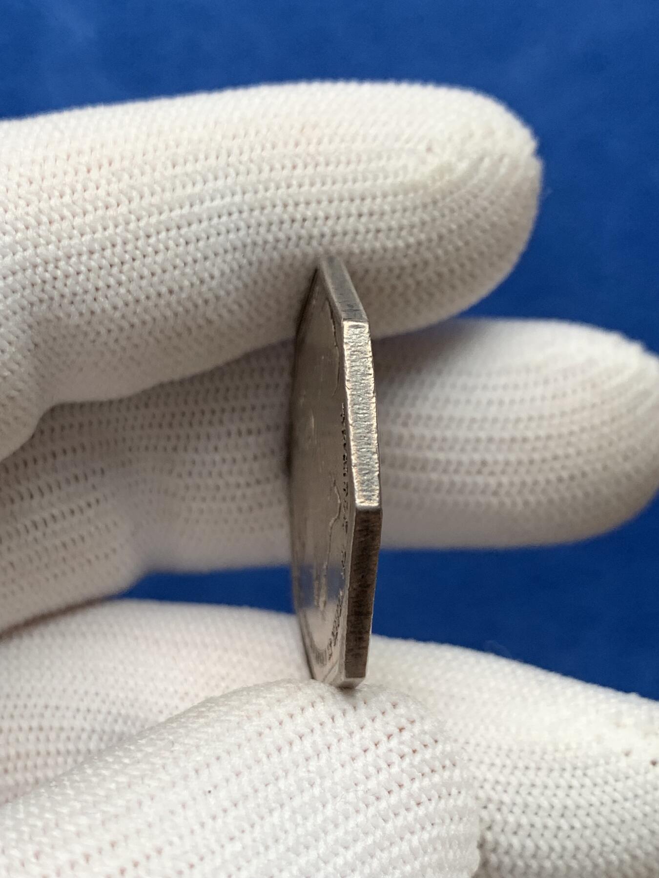 《竞宝斋》第281场- 周日，周一 ，周二3场连拍 （全场包邮） 法国赌场游戏八角银质代币，蟒蛇拉车，12.57g，29.9mm，早期无边铭