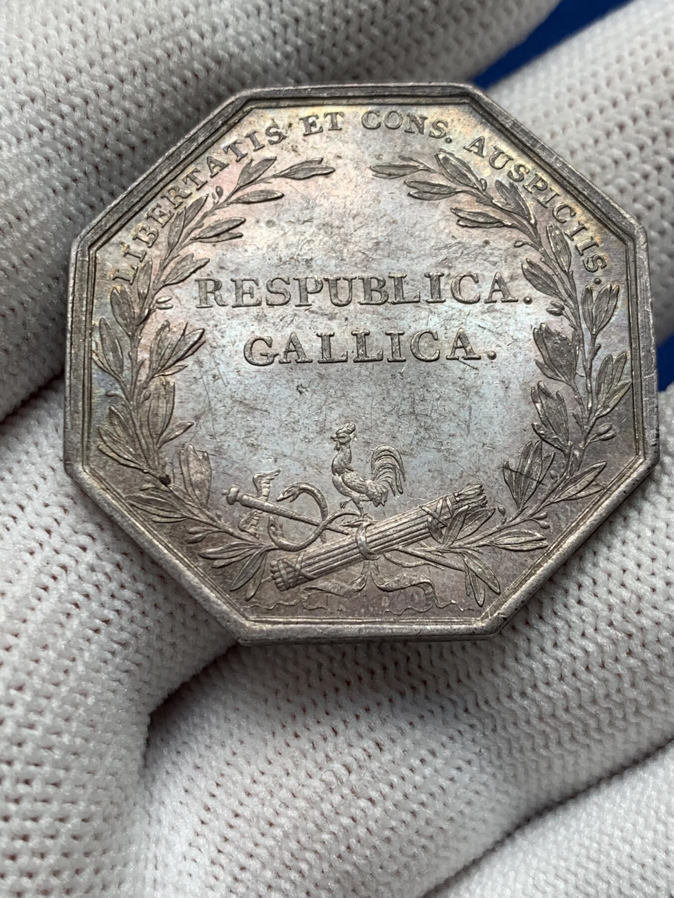 《竞宝斋》第281场- 周日，周一 ，周二3场连拍 （全场包邮） 法国加利卡州库里亚荷商业委员会八角银jeton，33.2mm，15.5克，早期无边铭