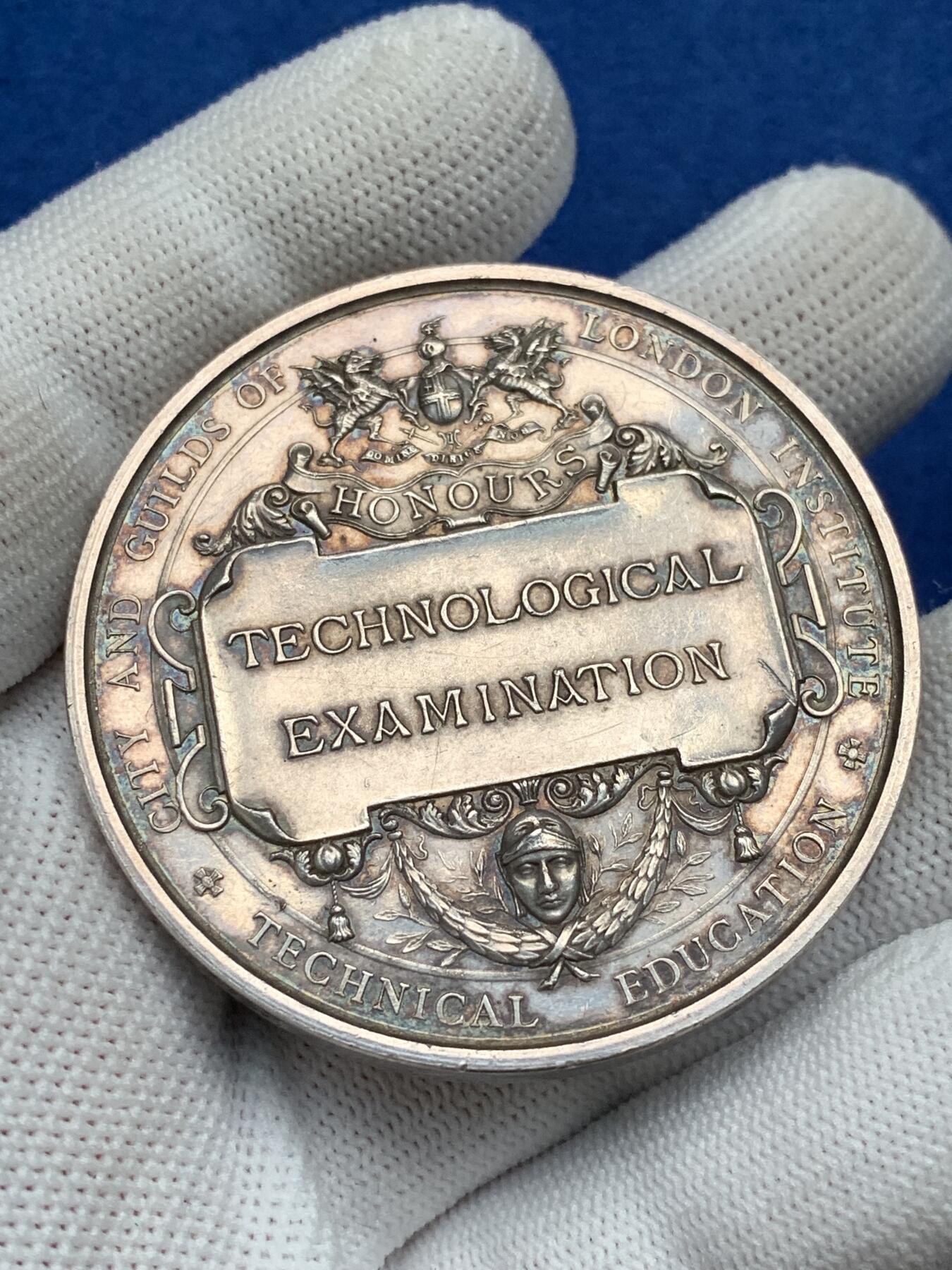 《竞宝斋》第281场- 周日，周一 ，周二3场连拍 （全场包邮） 英国1897年伦敦城市行业协会银质奖章，威尔士亲王，未来的爱德华七世，74.8g，51.2mm