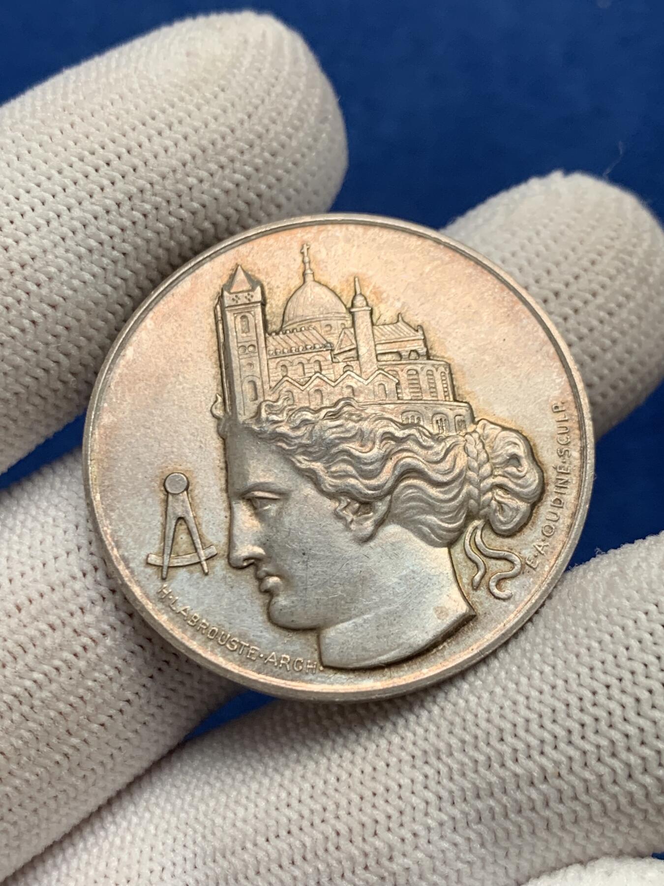 《竞宝斋》第281场- 周日，周一 ，周二3场连拍 （全场包邮） 法国法国建筑师中央协会银质jeton，15.33g，33.8mm，丰饶角边铭