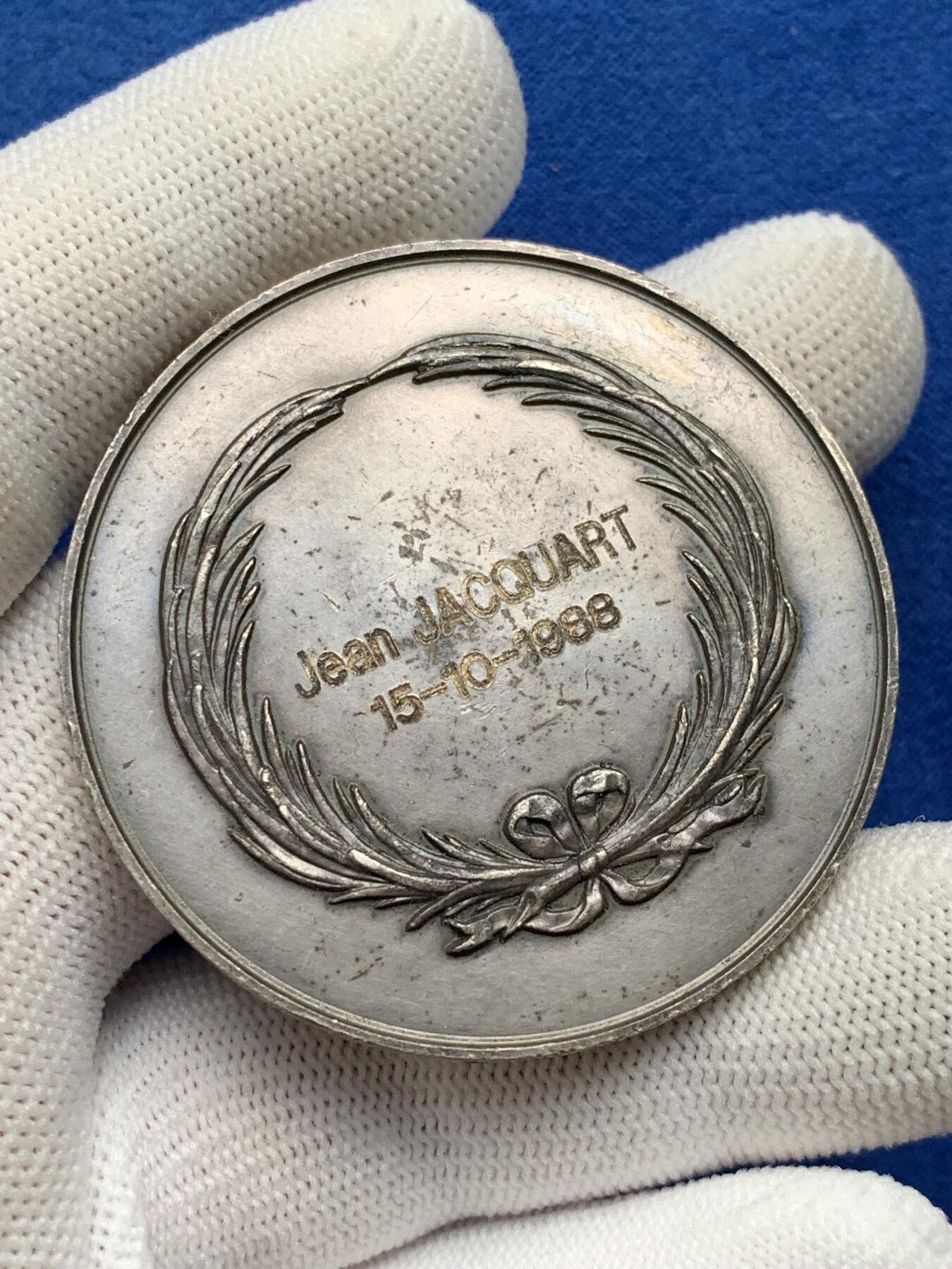 《竞宝斋》第281场- 周日，周一 ，周二3场连拍 （全场包邮） 法国特朗布莱莱戈内斯镇银章，76.70g，49.8mm，丰饶角1带星银标边铭，这种带星含银92.5%