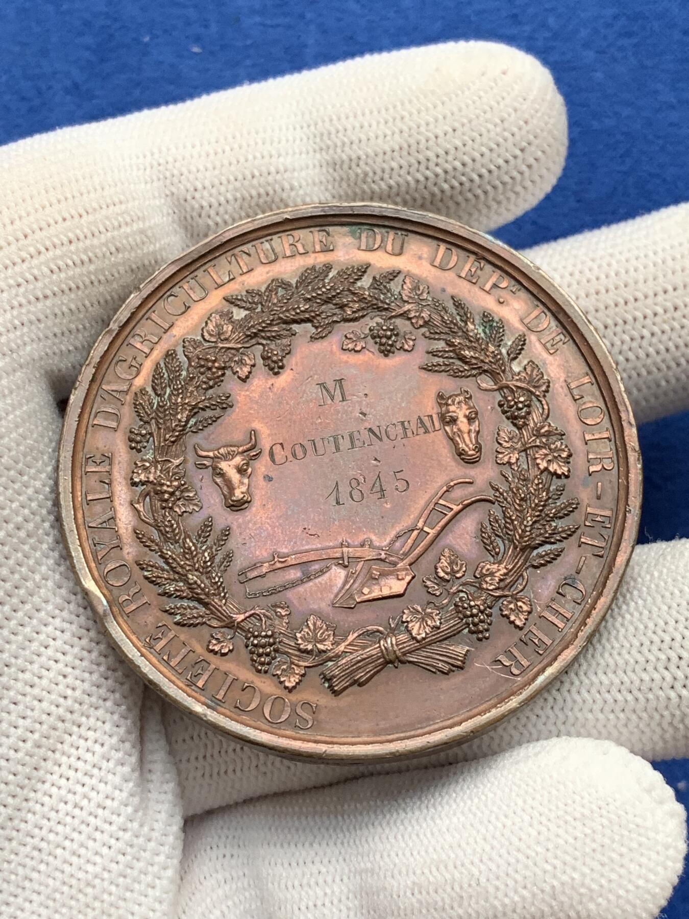 《竞宝斋》第281场- 周日，周一 ，周二3场连拍 （全场包邮） 法国菲利普一世头像卢瓦尔-谢尔省农业协会铜章，69.62g，51.3mm，手指边铭，有磕碰