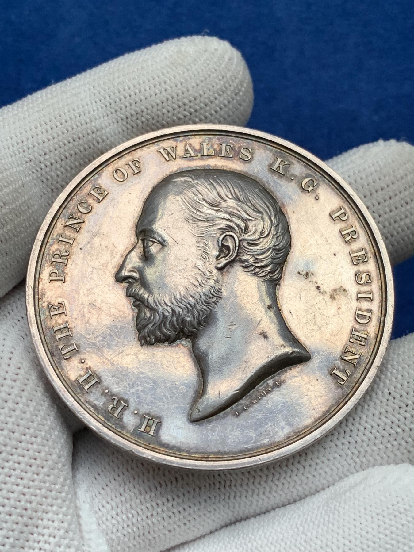 《竞宝斋》第281场- 周日，周一 ，周二3场连拍 （全场包邮） 英国1897年伦敦城市行业协会银质奖章，威尔士亲王，未来的爱德华七世，74.8g，51.2mm