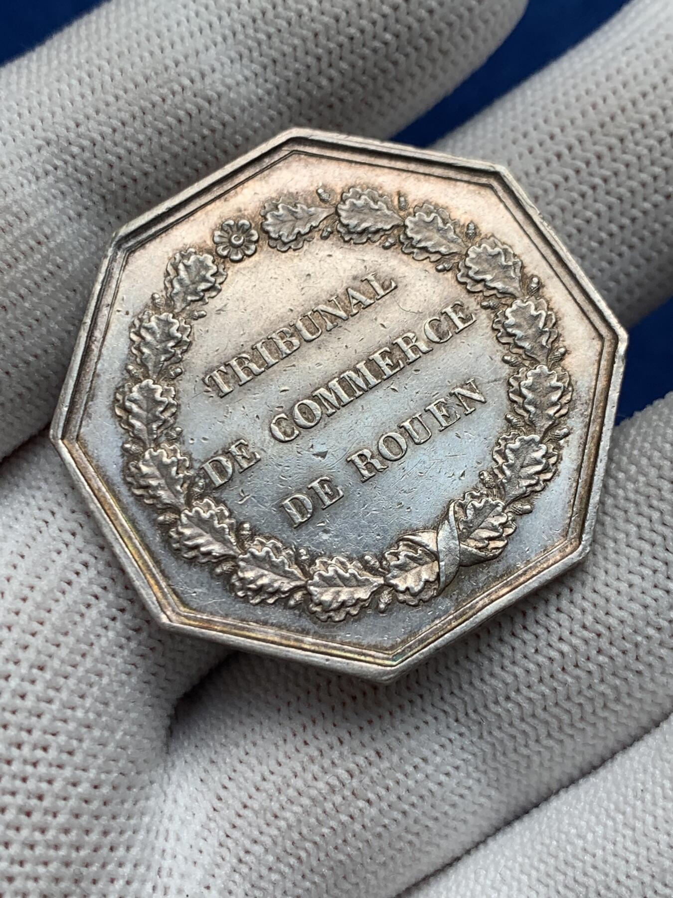 《竞宝斋》第281场- 周日，周一 ，周二3场连拍 （全场包邮） 法国JETON银质八角，鲁昂商事法庭，直径36.2毫米，重19.08克，边铭：1832-1841年神灯