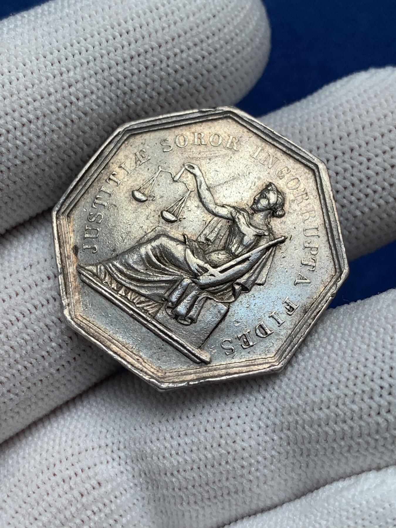 《竞宝斋》第281场- 周日，周一 ，周二3场连拍 （全场包邮） 法国八角银章，布卢瓦地区公证处，12.17g，30.3mm，蜜蜂边铭