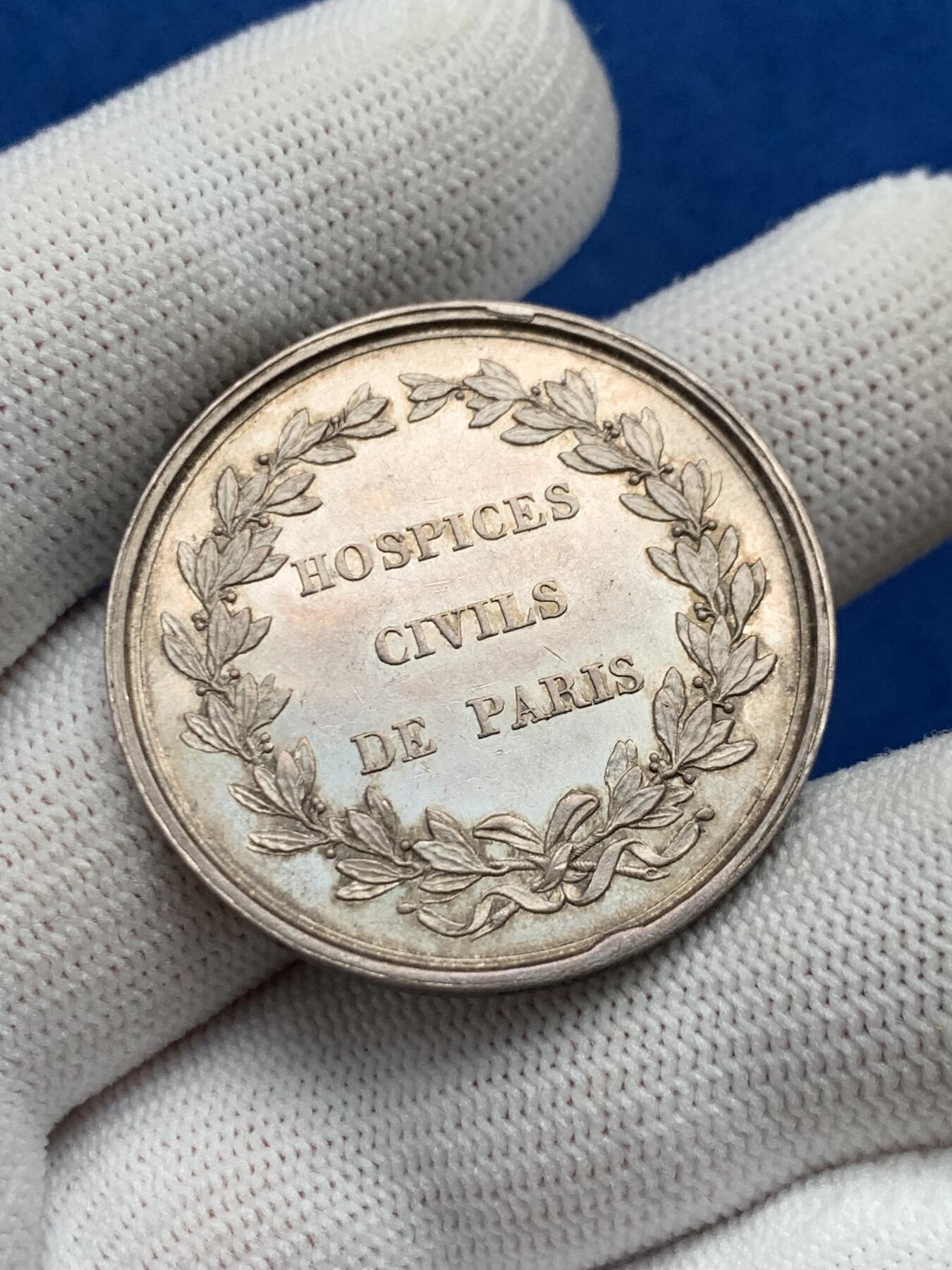 《竞宝斋》第281场- 周日，周一 ，周二3场连拍 （全场包邮） 法国银质代币，巴黎医学协会，医学之父希波克拉底，17.39g，35.2mm，手指边铭