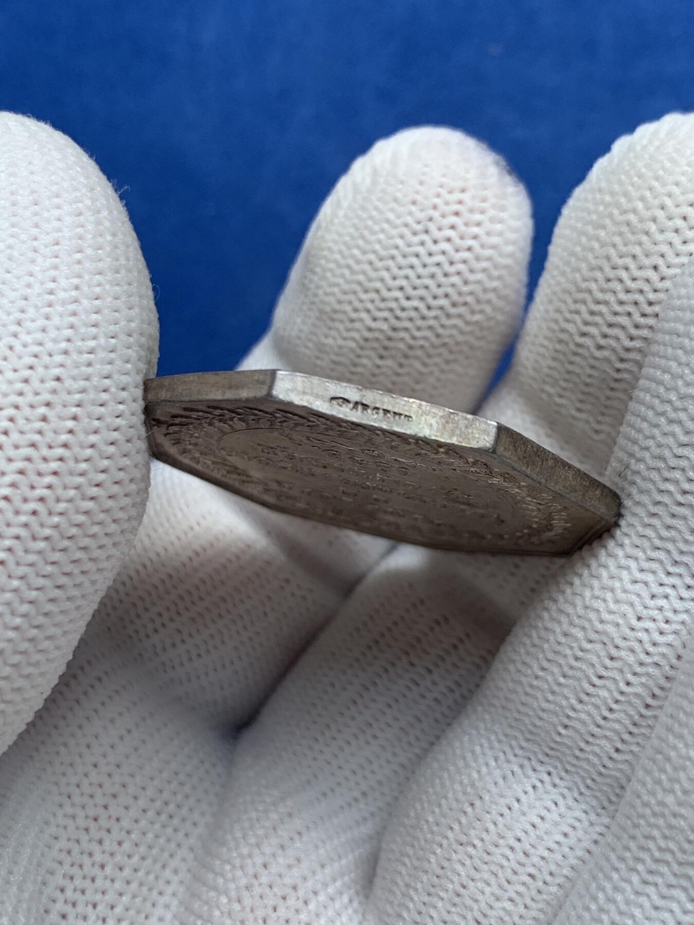 《竞宝斋》第281场- 周日，周一 ，周二3场连拍 （全场包邮） 法国八角银质jeton，保险信用联盟，女性墨丘利形象，高浮雕，18.55g，34.5mm，手指边铭