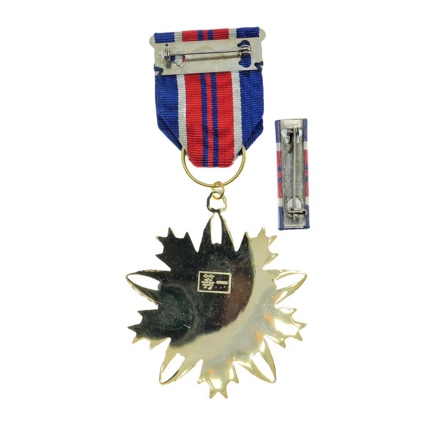 【麦稀奇世界钱币展】勋交所6月15日展会拍卖 空军一等复兴勋章，退台后版本