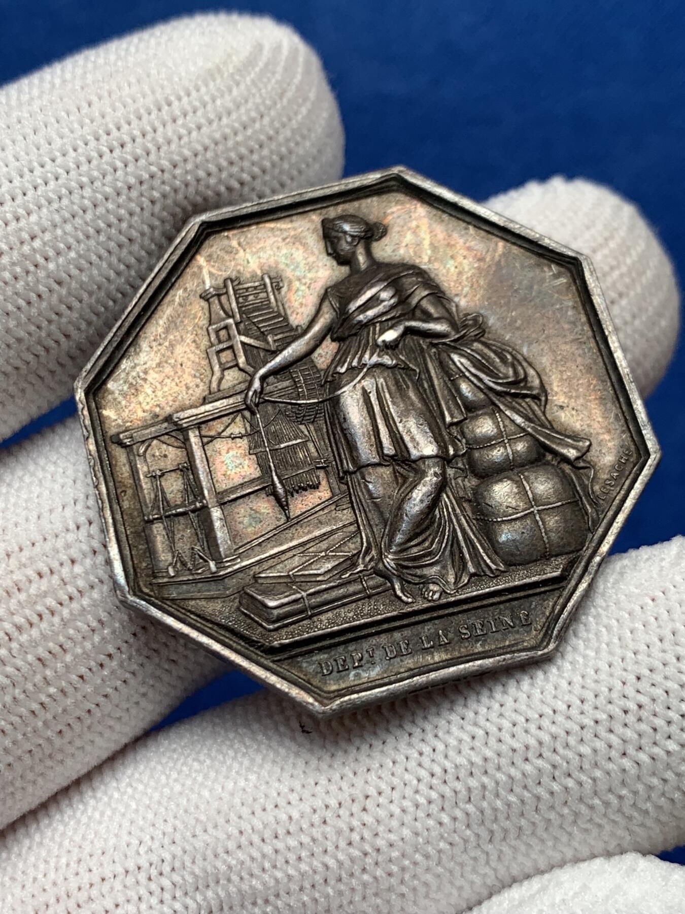 《竞宝斋》第281场- 周日，周一 ，周二3场连拍 （全场包邮） 法国八角银质代币，塞纳河工会，19.05g，35.8mm，手指边铭