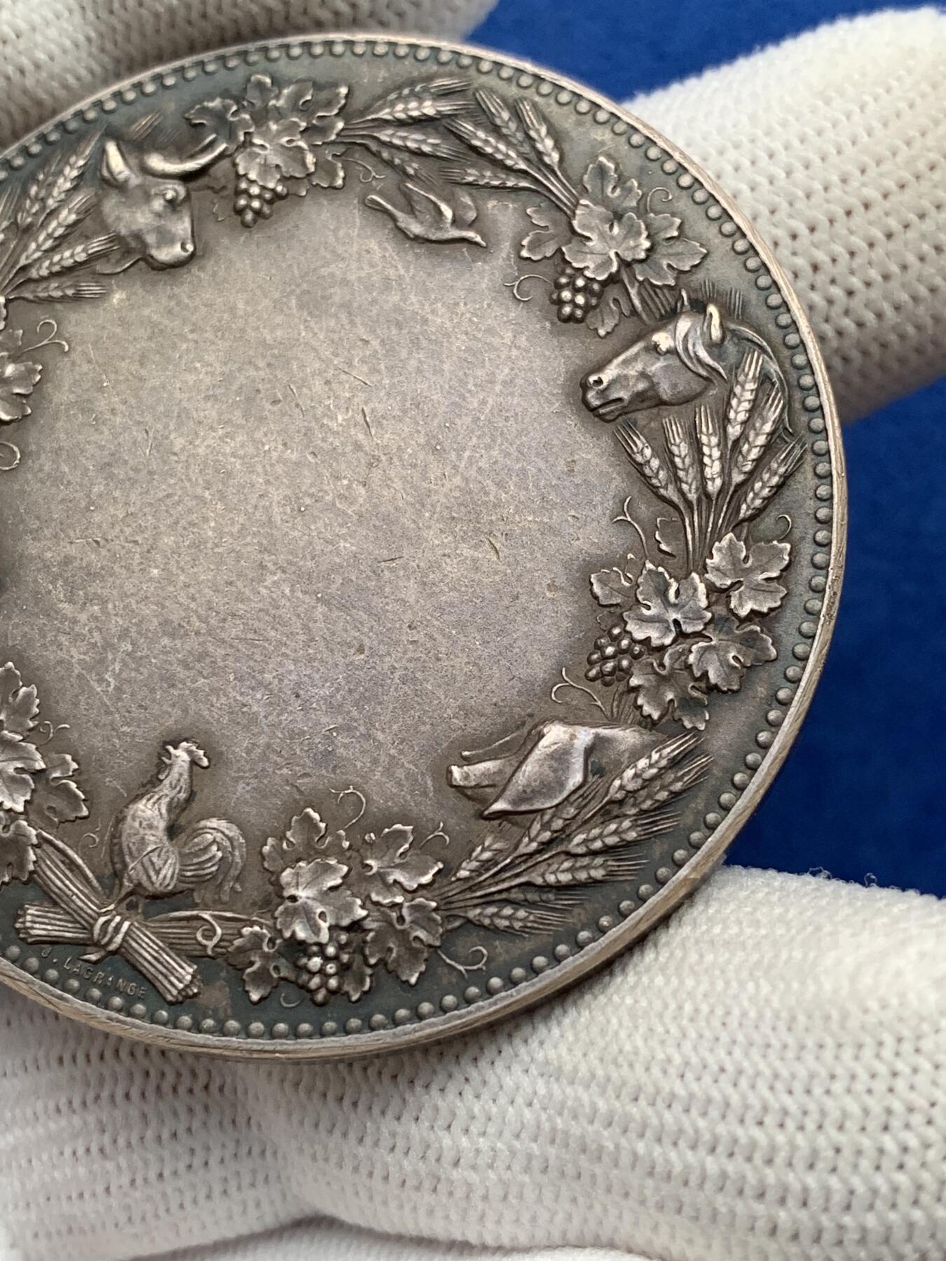 《竞宝斋》第281场- 周日，周一 ，周二3场连拍 （全场包邮） 法国农业协会银章，65.30g，50.6mm，丰饶角边铭，有磕碰