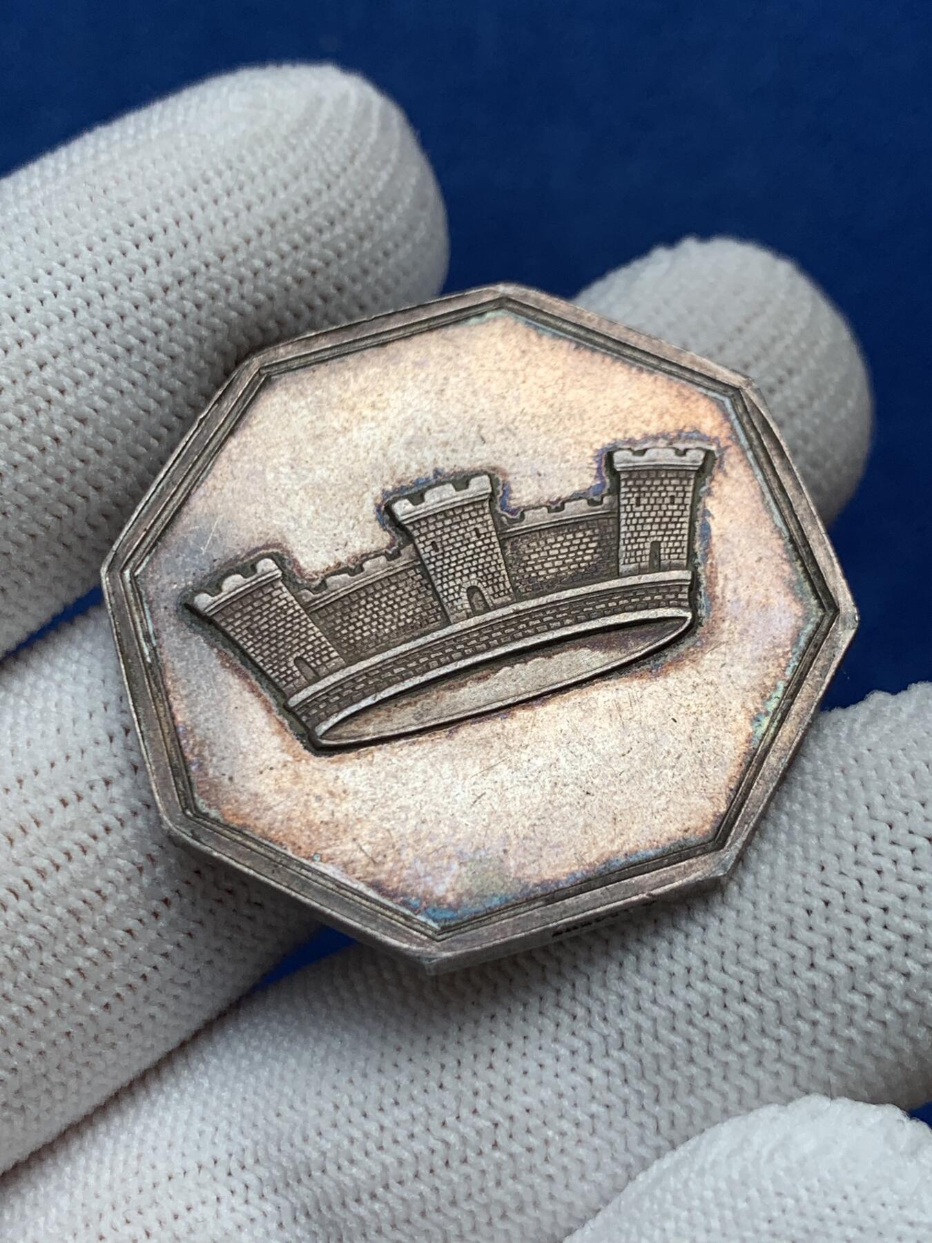 《竞宝斋》第281场- 周日，周一 ，周二3场连拍 （全场包邮） 1838年法国城市保险八角银jeton，35.1mm，19.45克，蜜蜂+ARGENT边铭（1860-1879年）